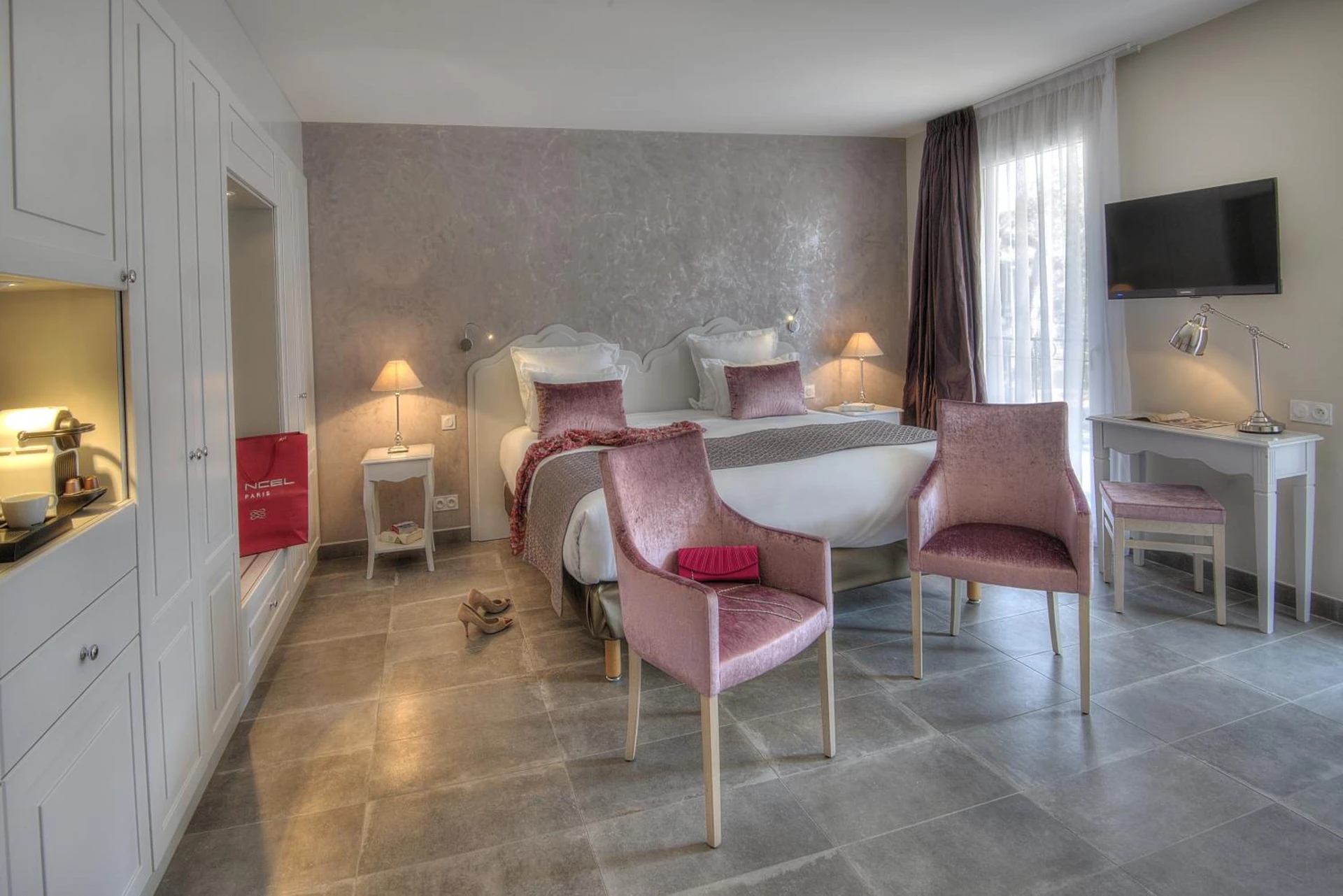 Magnifique chambre pour un séminaire d'entreprise à La Bastide de l'Oliveraie - Cannes