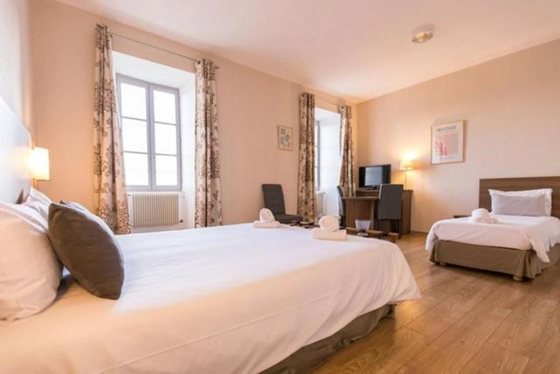 Chambre disponible pour un séminaire d'entreprise à La Bastide de Sanilhac - Sanilhac