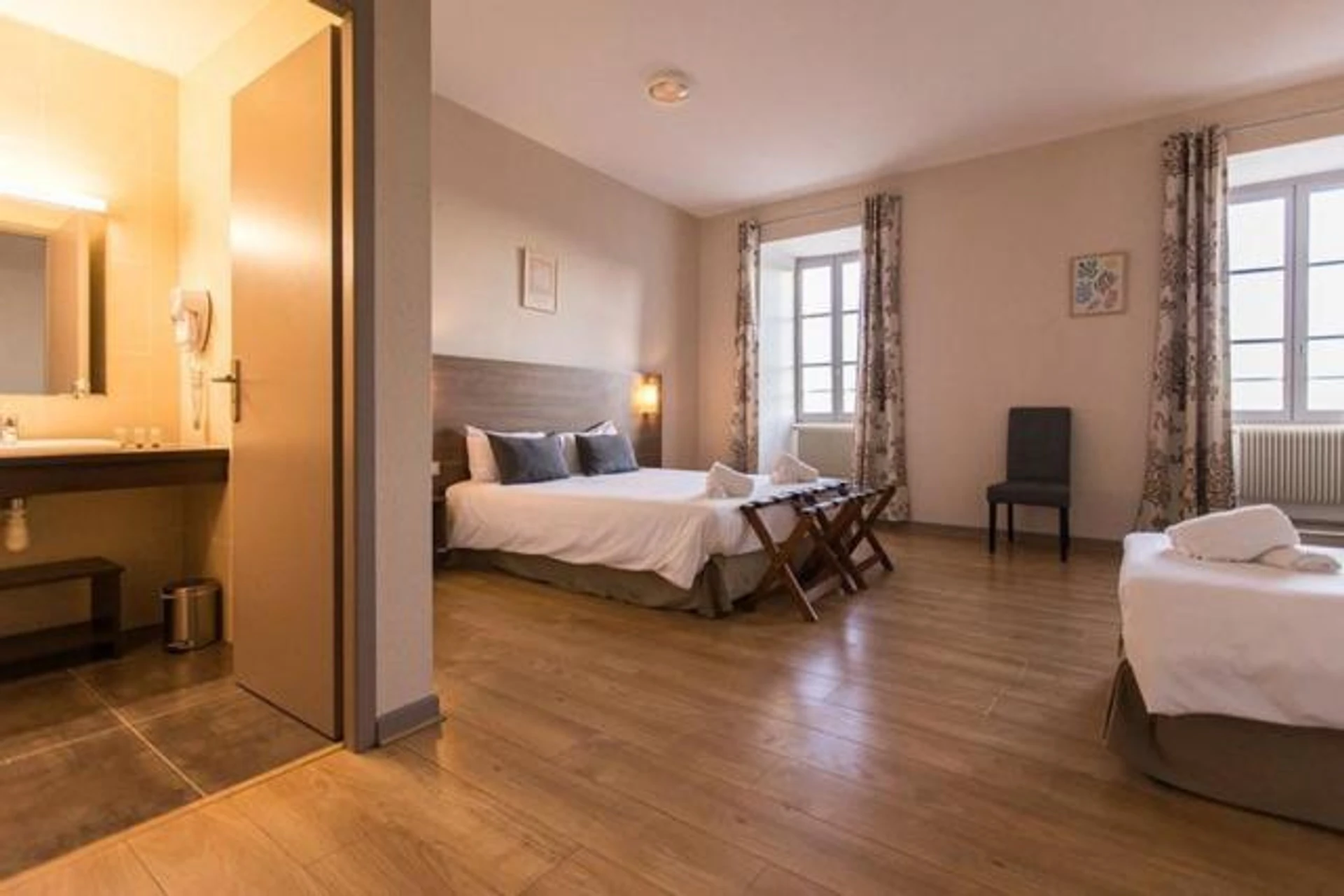 Magnifique chambre pour un séminaire d'entreprise à La Bastide de Sanilhac - Sanilhac