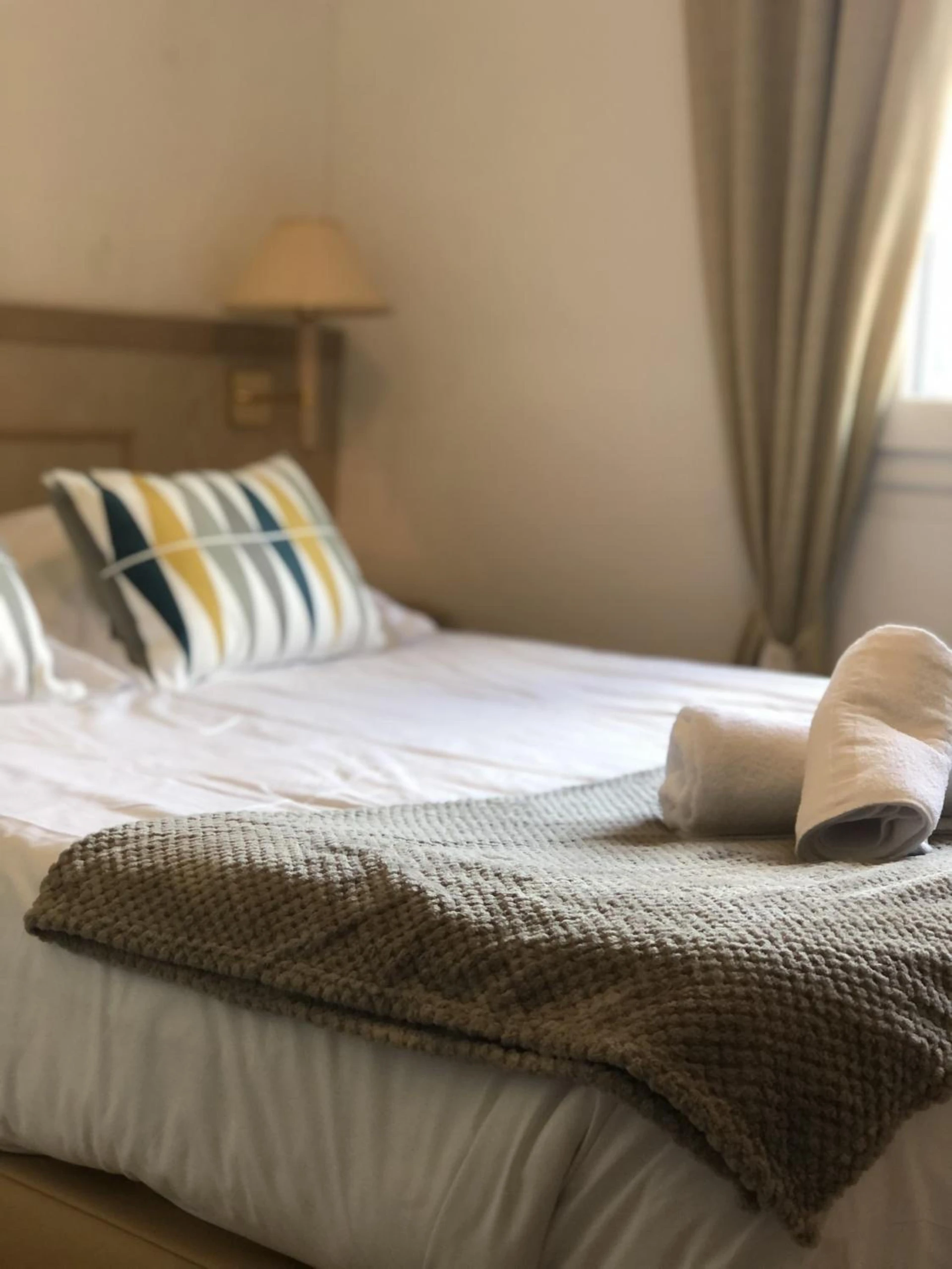 Chambre disponible pour un séminaire d'entreprise à Logis Hôtels La Bastide des Golfs - Mouans-Sartoux