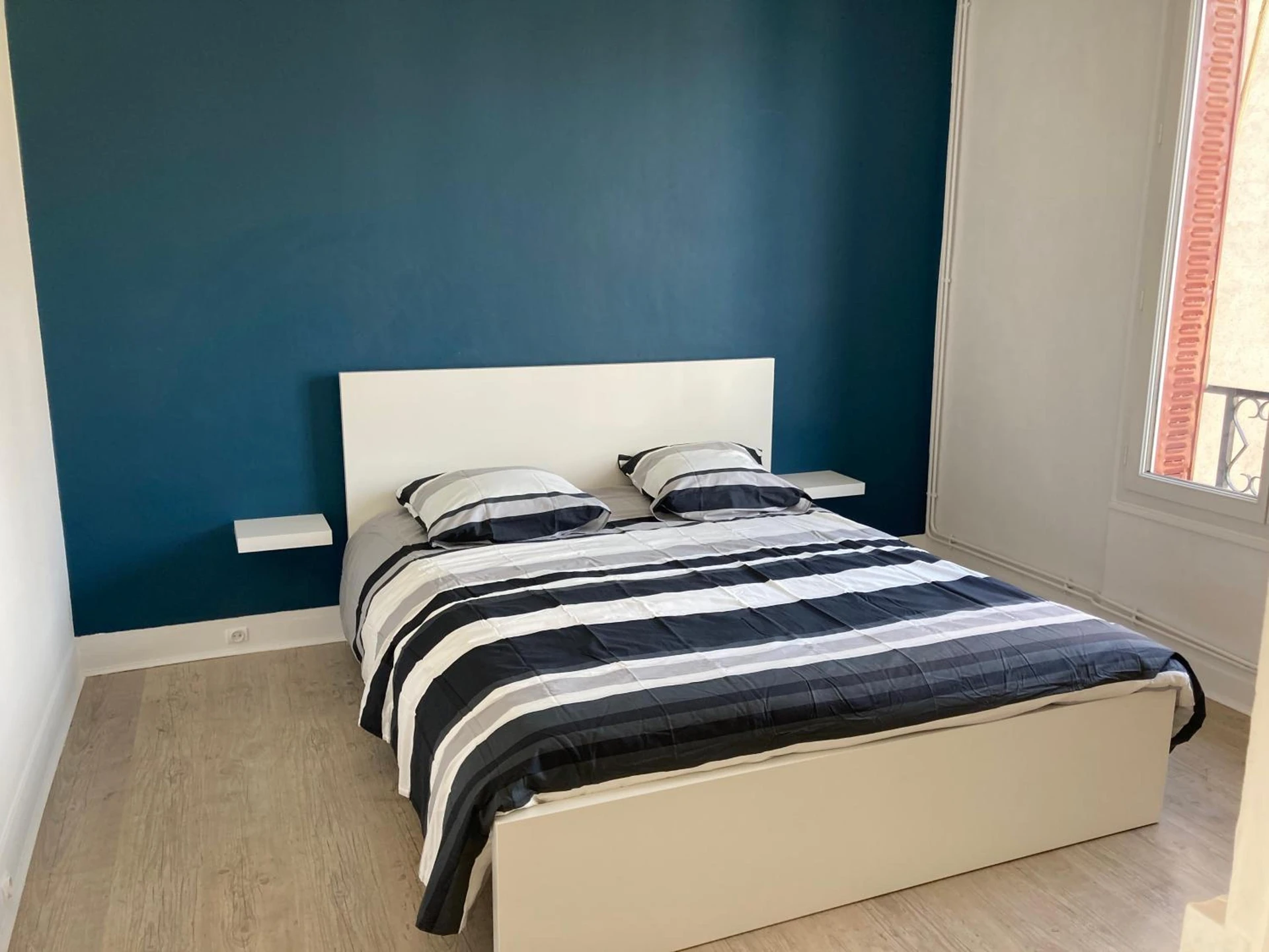 Chambre disponible pour un séminaire d'entreprise à Belle maison avec grande terasse à 10 minutes en train de Paris centre et 6 min à pied de la gare et du centre ville - Colombes