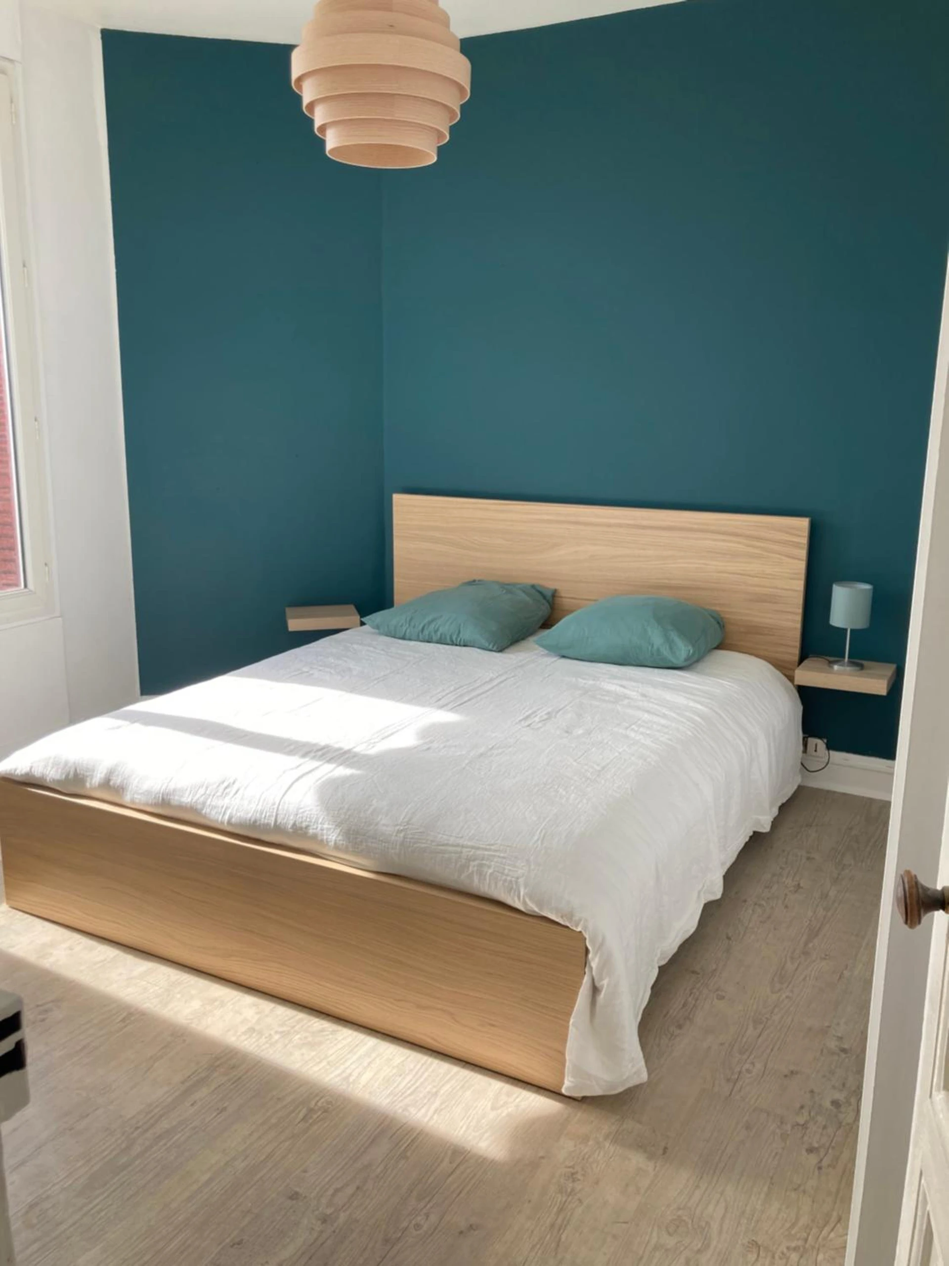 Chambre disponible pour un séminaire d'entreprise à Belle maison avec grande terasse à 10 minutes en train de Paris centre et 6 min à pied de la gare et du centre ville - Colombes
