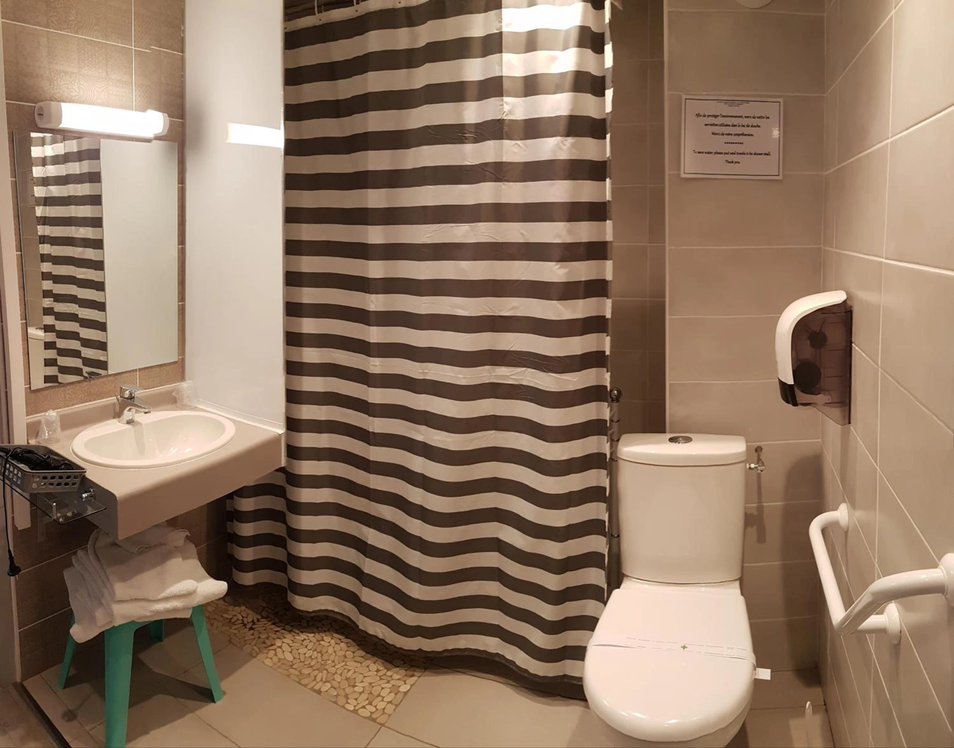 Chambre disponible pour un séminaire d'entreprise à Hôtel La Bérangère - Pérouges