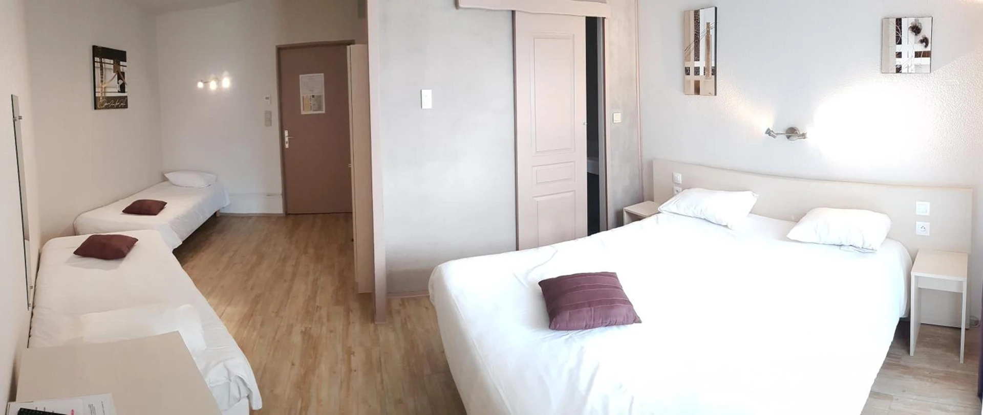 Chambre disponible pour un séminaire d'entreprise à Hôtel La Bérangère - Pérouges