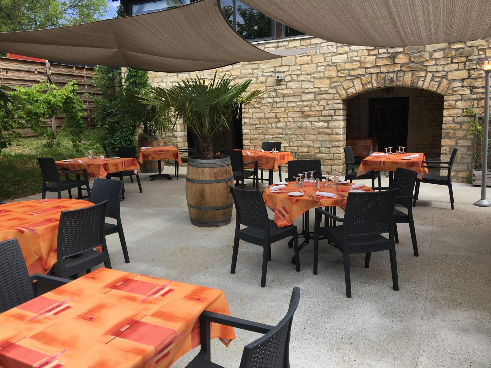 Organiser un séminaire d'entreprise : Logis Hotel La Bergerie Hôtel 3 étoiles Restaurant savoureux à saint-pierre-lafeuille