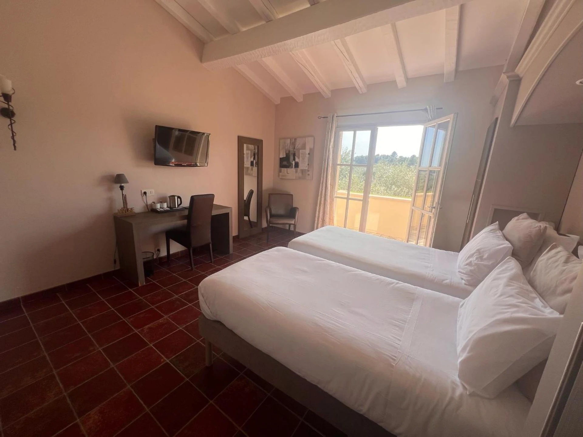 Chambre disponible pour un séminaire d'entreprise à Logis Hôtel Restaurant La Bergerie - Aragon