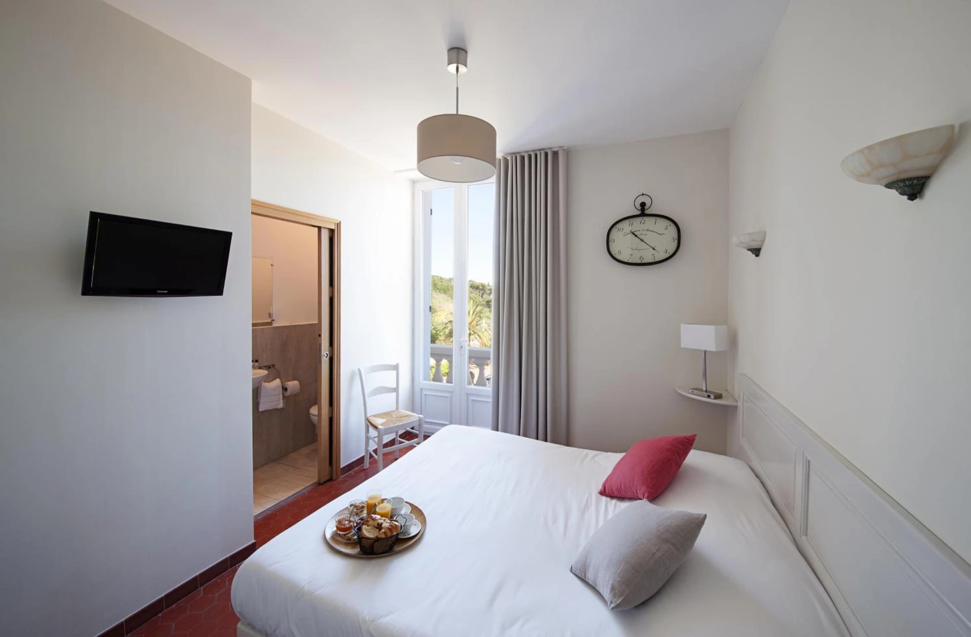 Magnifique chambre pour un séminaire d'entreprise à Hotel La Bienvenue - La Croix-Valmer