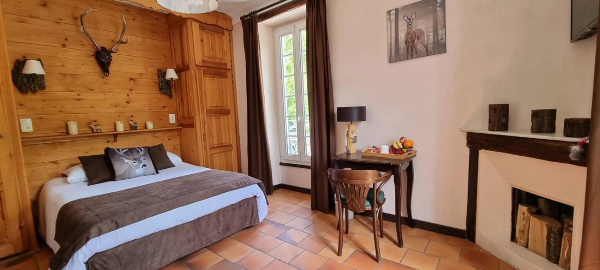 Magnifique chambre pour un séminaire d'entreprise à La Bonne Auberge - Saint-Martin-Vésubie