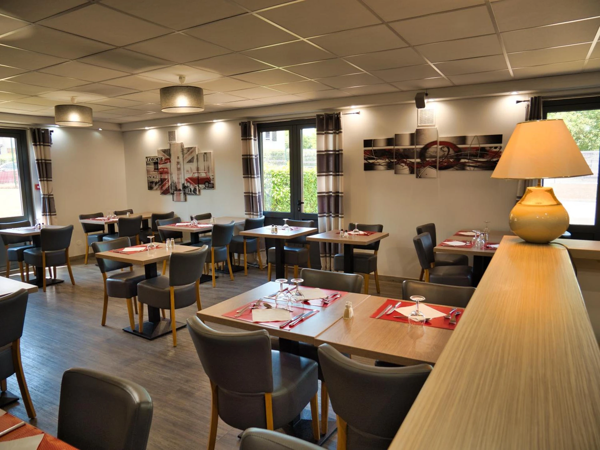 Organiser un séminaire d'entreprise : Contact Hotel Restaurant La Chaumière à les-mureaux