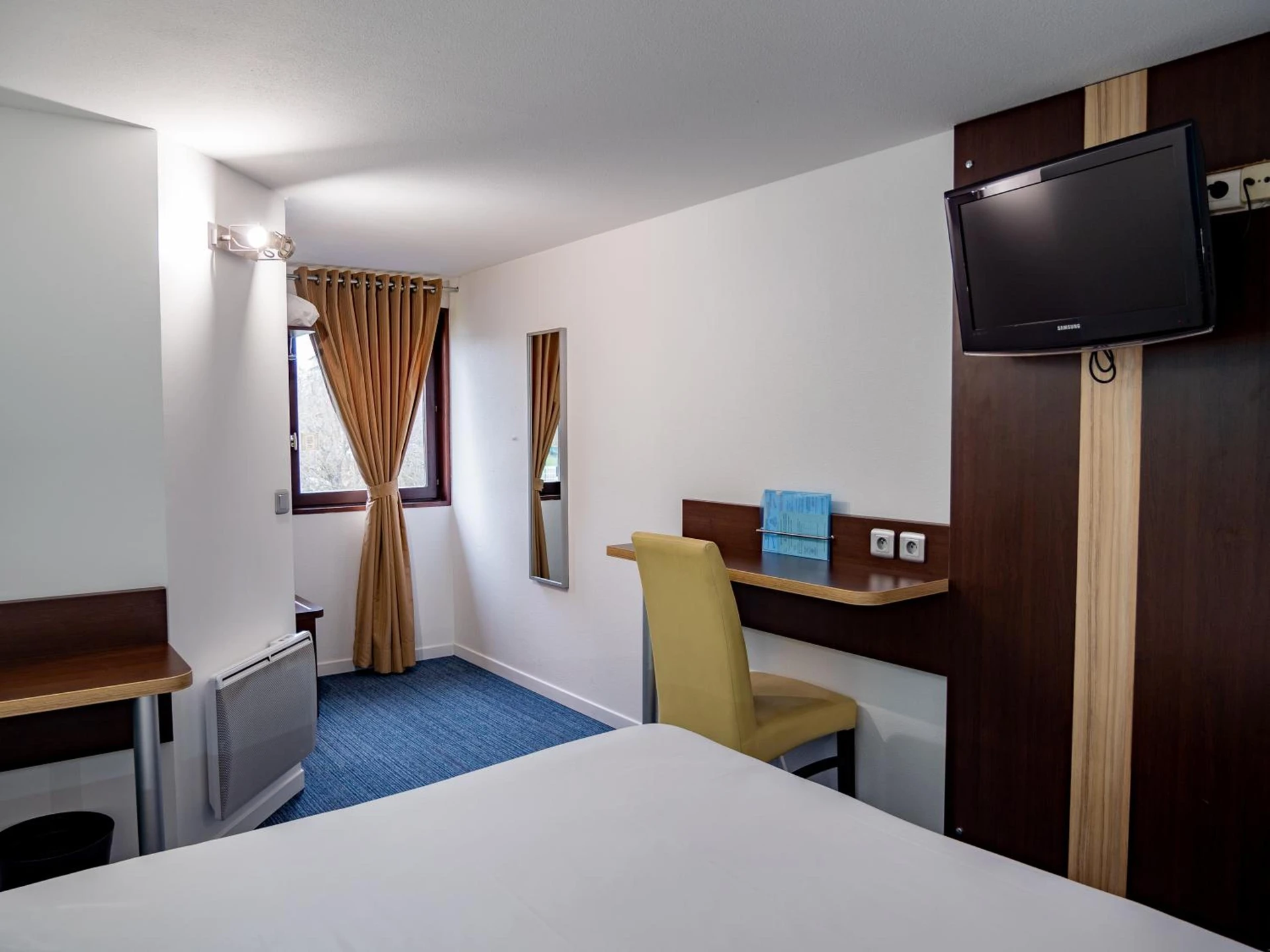 Chambre disponible pour un séminaire d'entreprise à Contact Hotel Restaurant La Chaumière - Les Mureaux