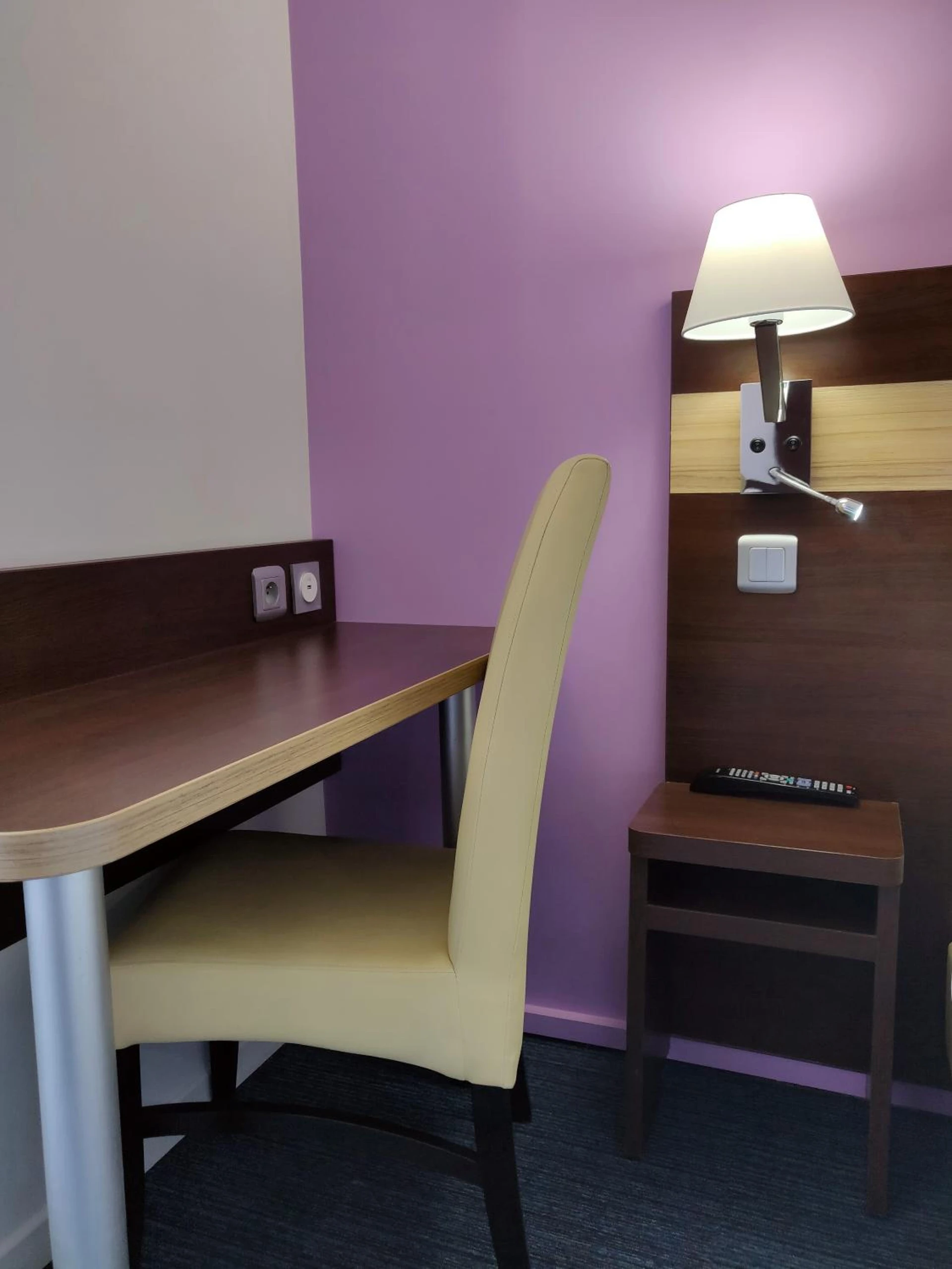 Chambre disponible pour un séminaire d'entreprise à Contact Hotel Restaurant La Chaumière - Les Mureaux