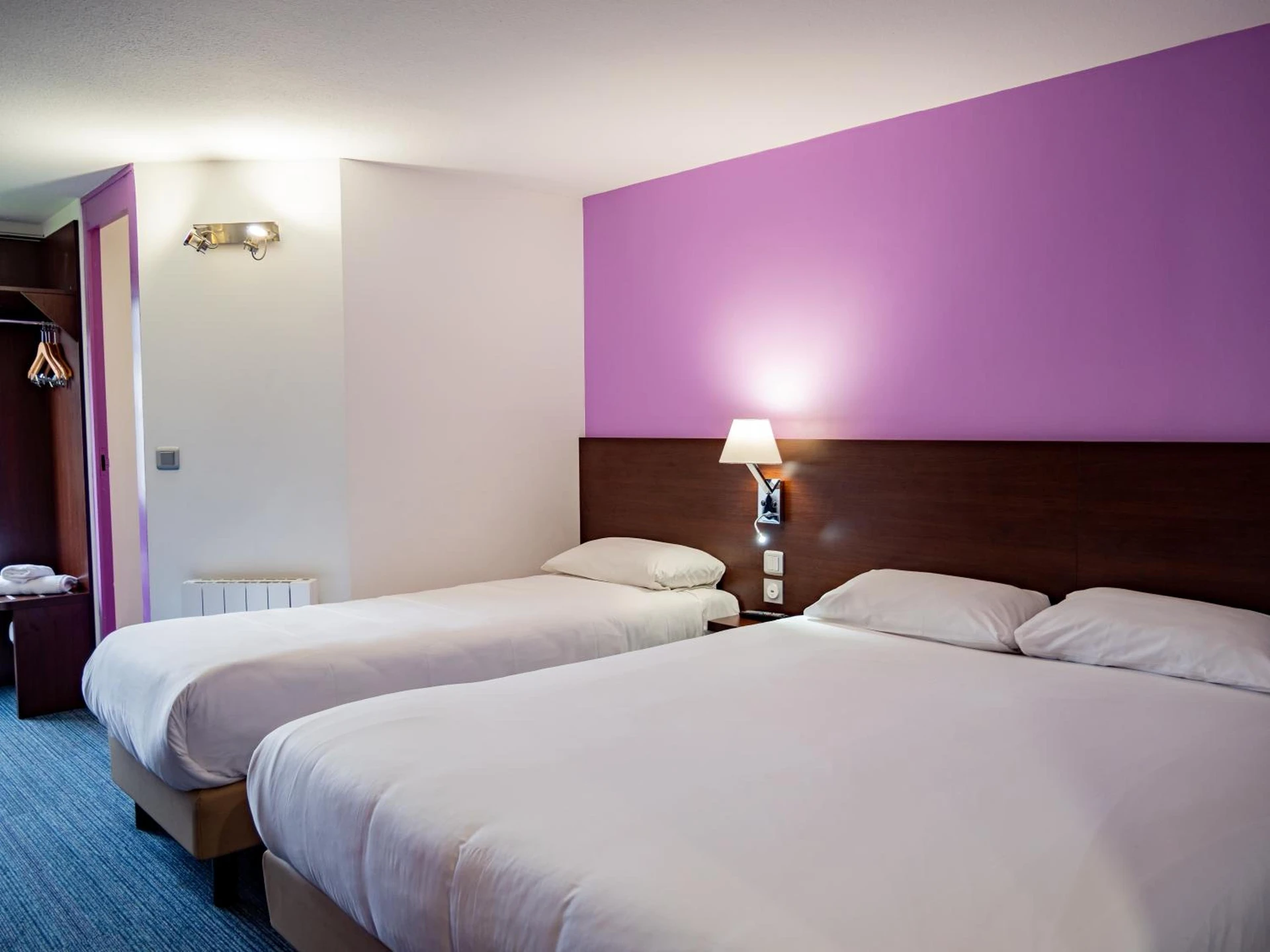 Magnifique chambre pour un séminaire d'entreprise à Contact Hotel Restaurant La Chaumière - Les Mureaux