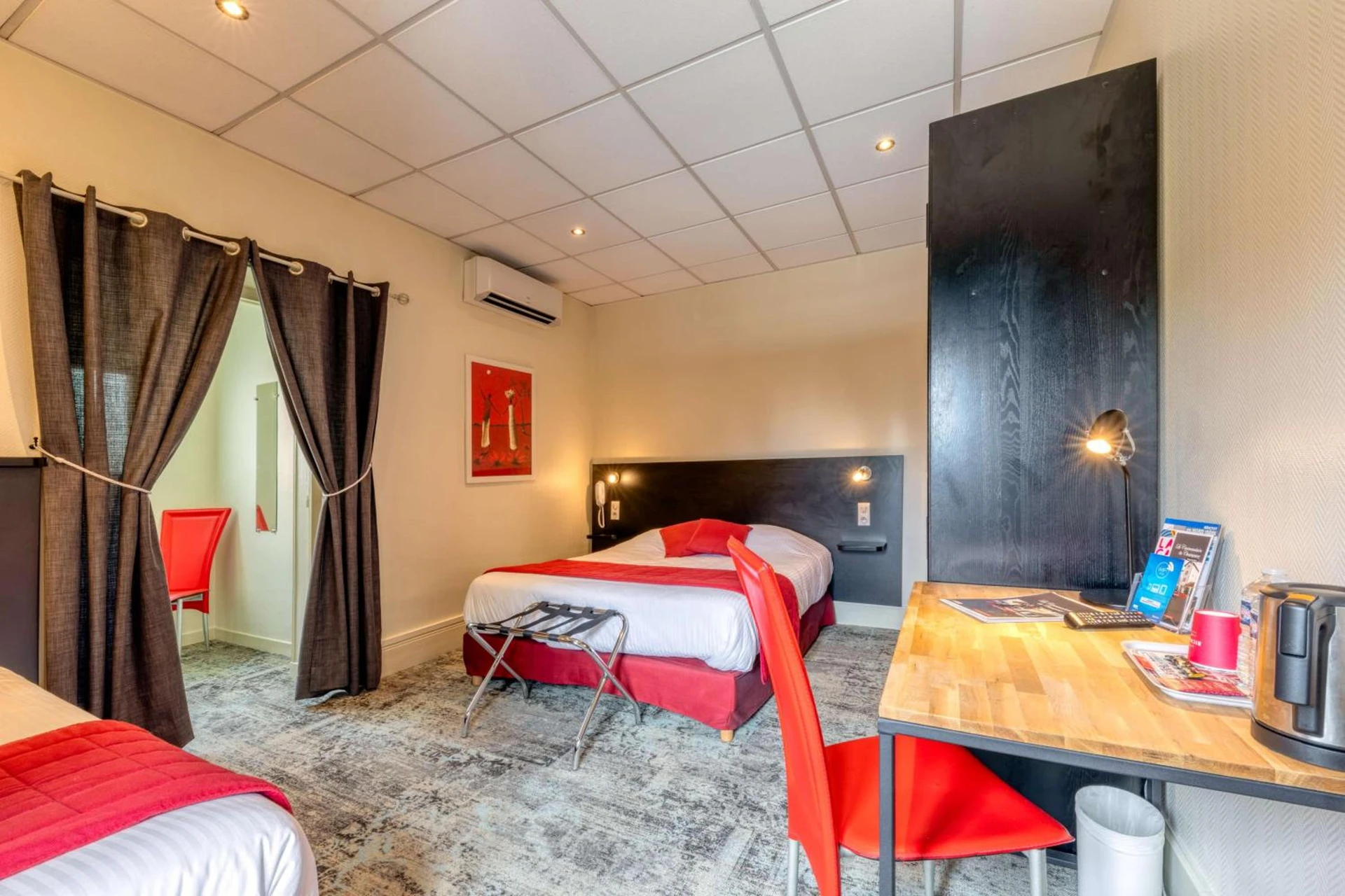 Chambre disponible pour un séminaire d'entreprise à La Commanderie de Champarey - Bourgoin-Jallieu
