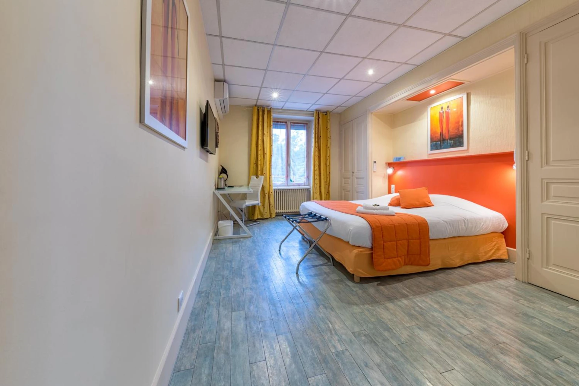 Chambre disponible pour un séminaire d'entreprise à La Commanderie de Champarey - Bourgoin-Jallieu
