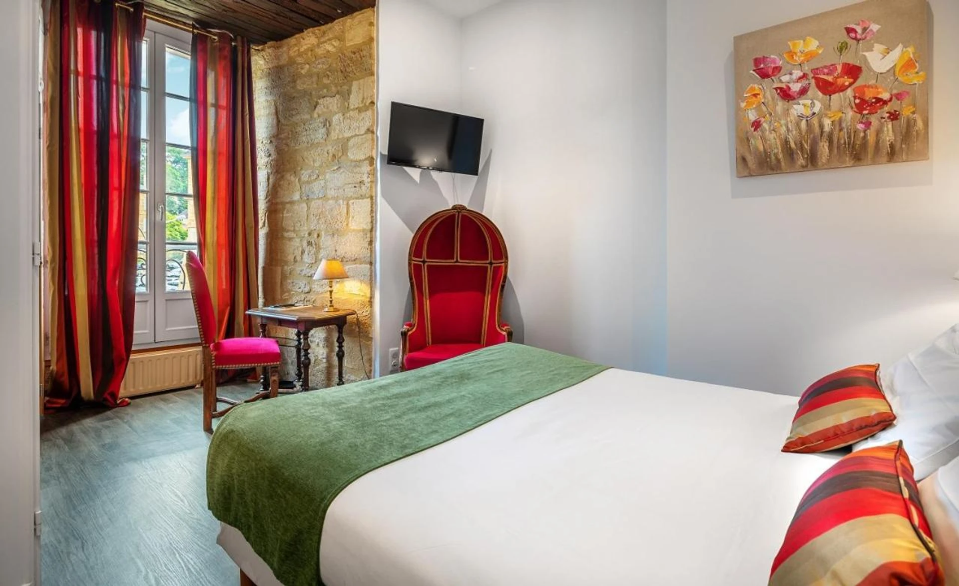 Magnifique chambre pour un séminaire d'entreprise à Hôtel La Couleuvrine Sarlat Centre Ville - Sarlat-la-Canéda