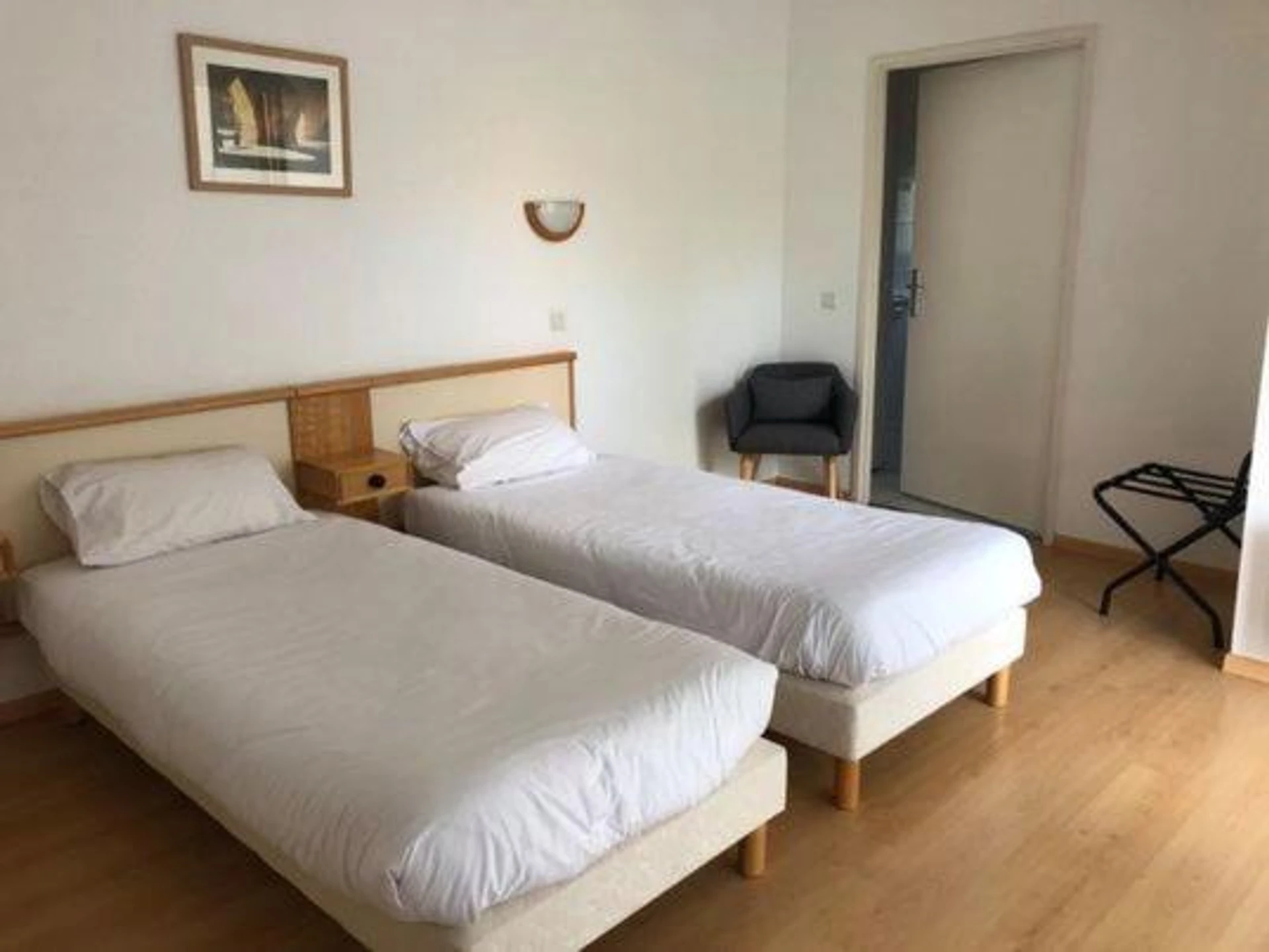 Chambre disponible pour un séminaire d'entreprise à Hotel Restaurant La Dame du Lac - Monflanquin