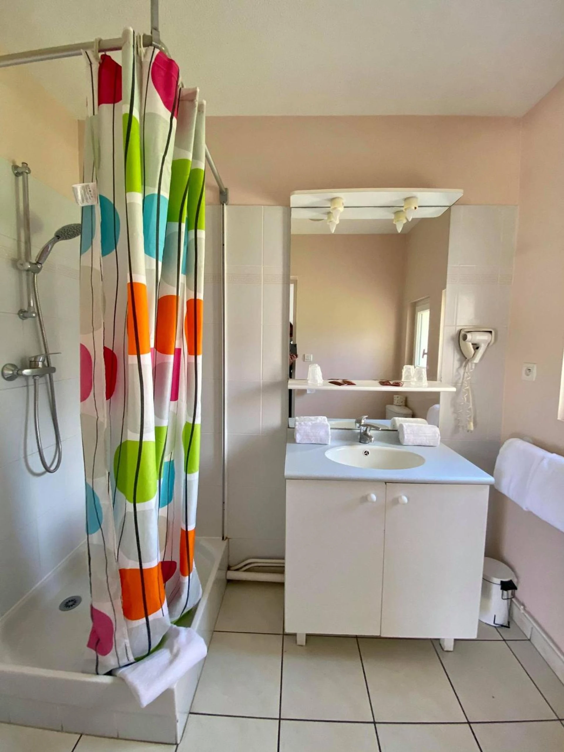 Chambre disponible pour un séminaire d'entreprise à Hotel Restaurant La Dame du Lac - Monflanquin