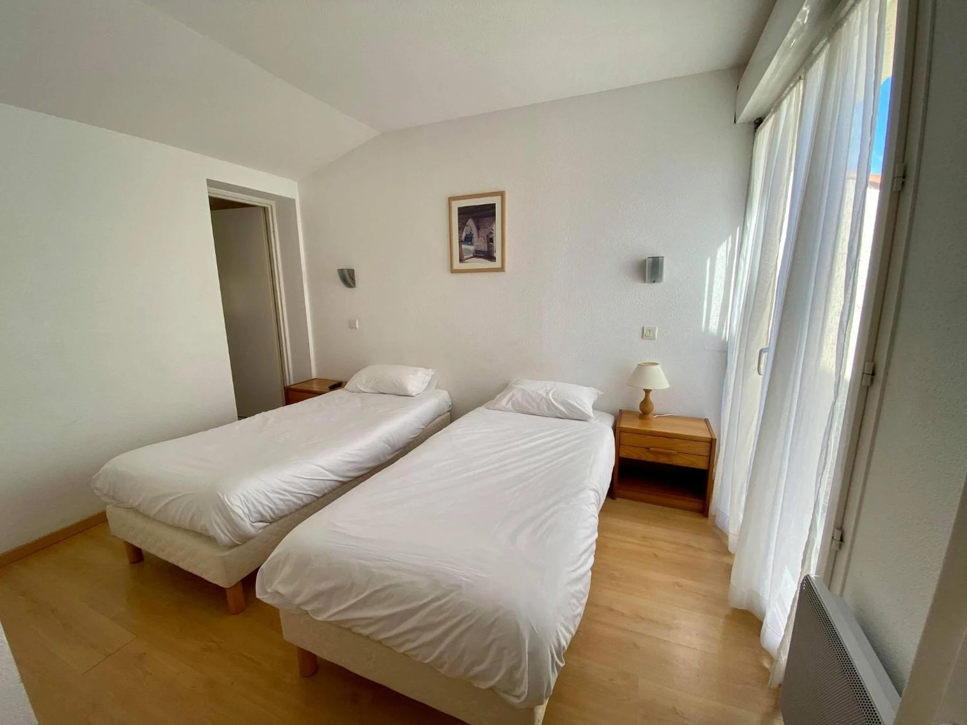 Chambre disponible pour un séminaire d'entreprise à Hotel Restaurant La Dame du Lac - Monflanquin