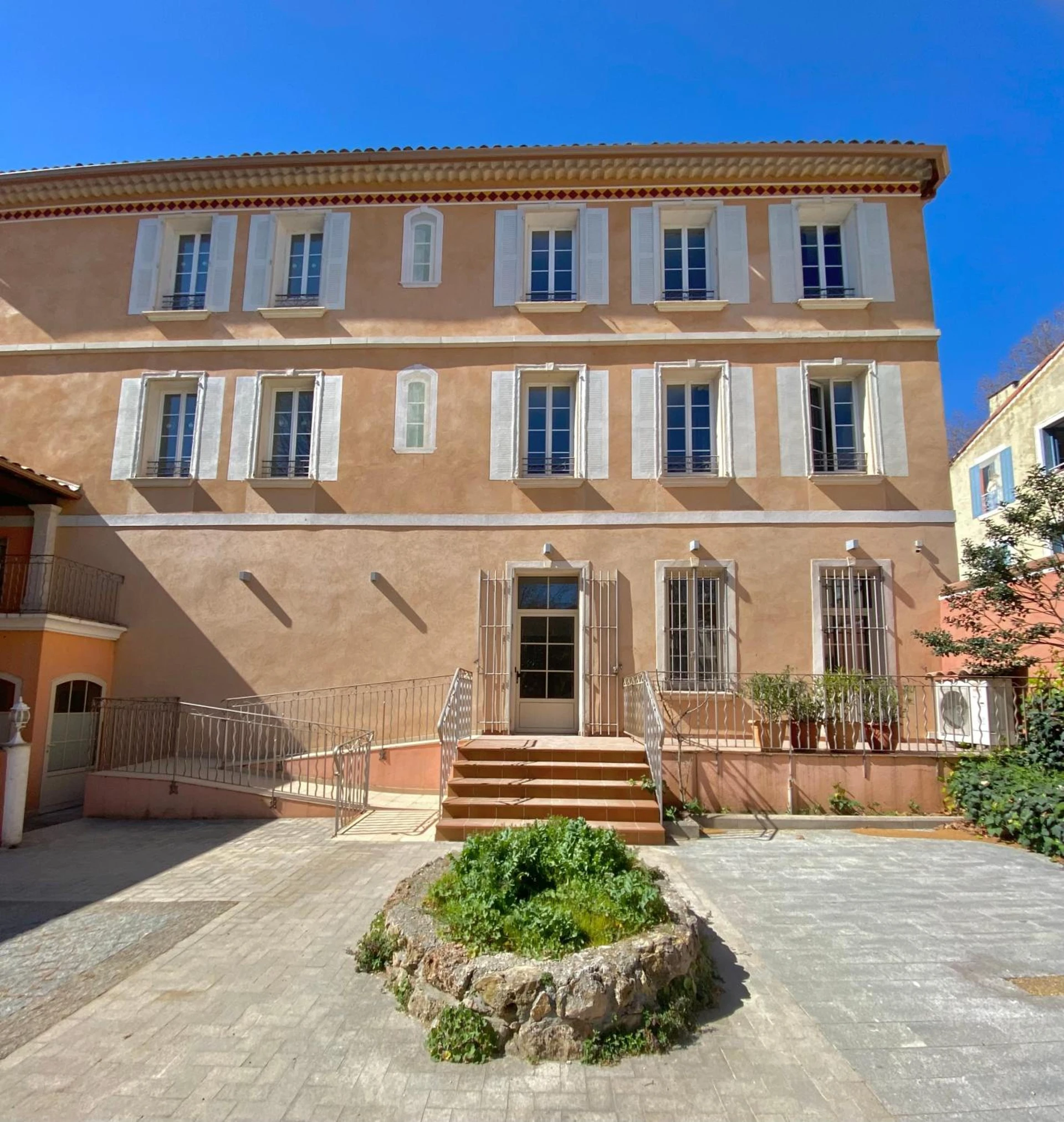 Organiser un séminaire d'entreprise : Hôtel La Falaise à cotignac