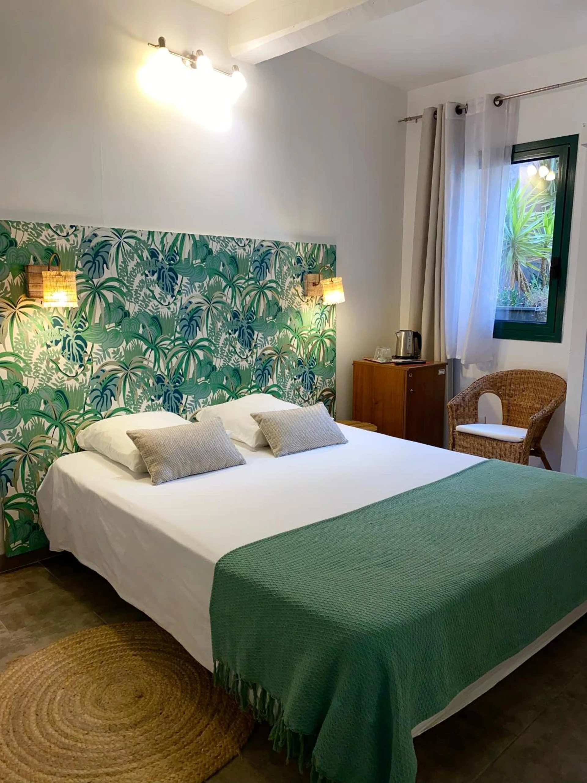 Chambre disponible pour un séminaire d'entreprise à Logis Hôtel La Fenière - La Bouilladisse