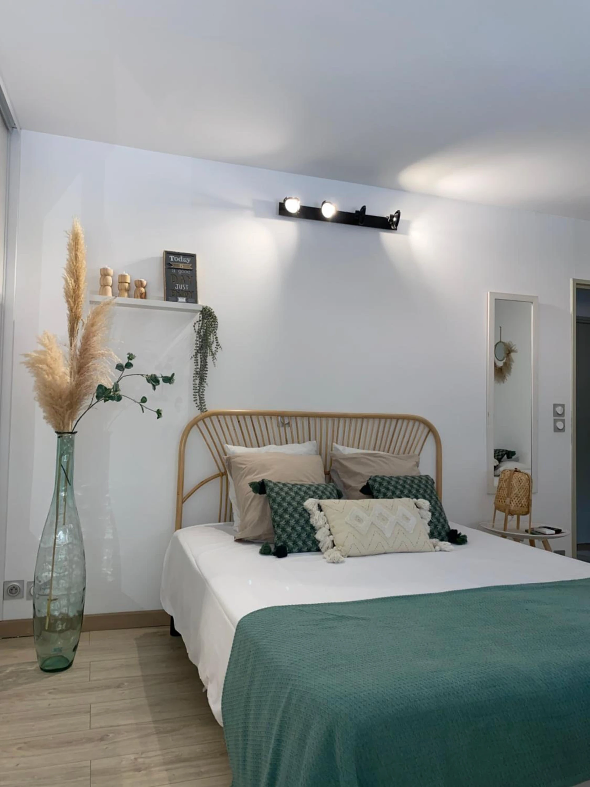 Magnifique chambre pour un séminaire d'entreprise à Logis Hôtel La Fenière - La Bouilladisse