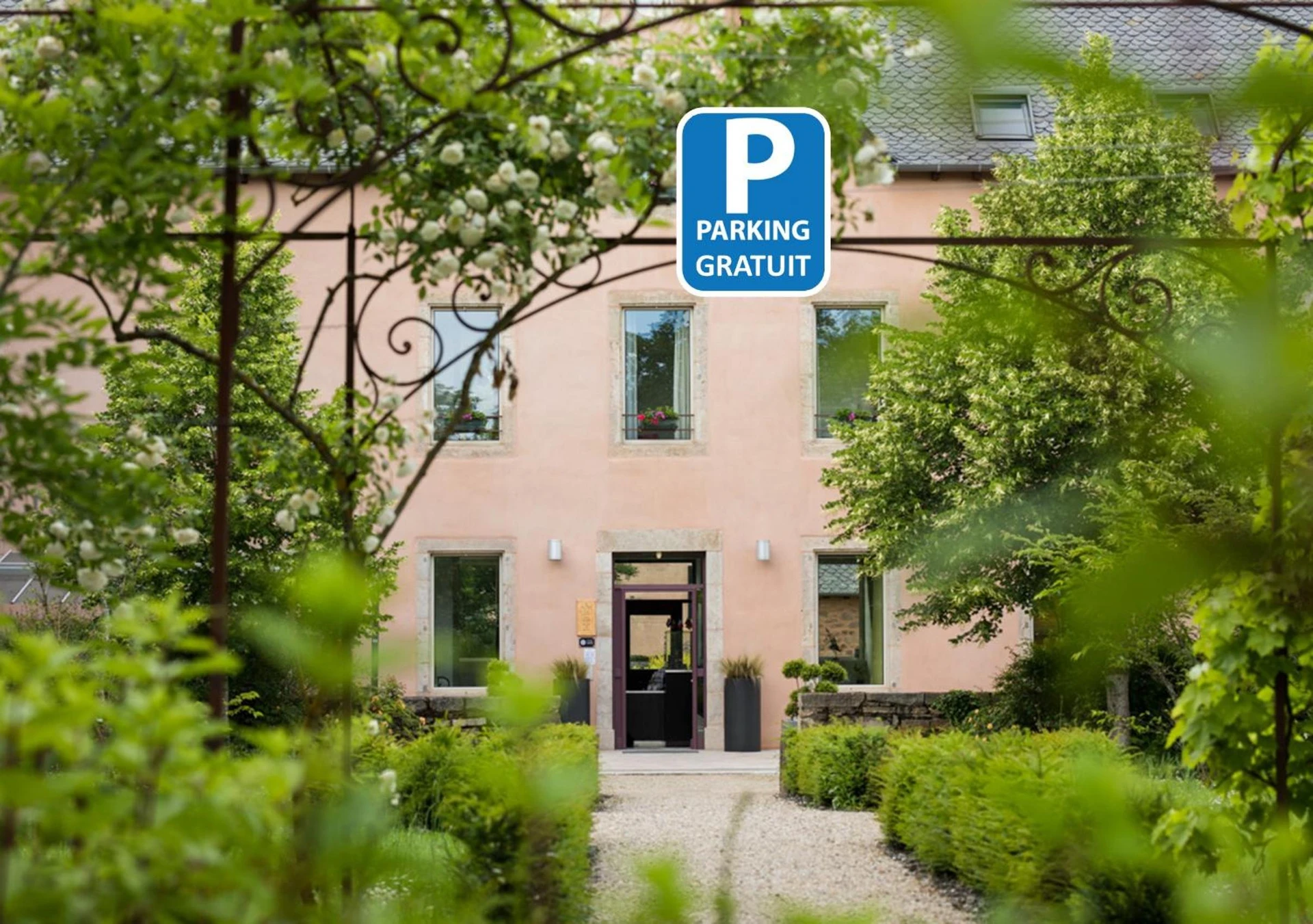 Organiser un séminaire d'entreprise : HÔTEL LA FERME DE BOURRAN RODEZ - parking privé gratuit à rodez
