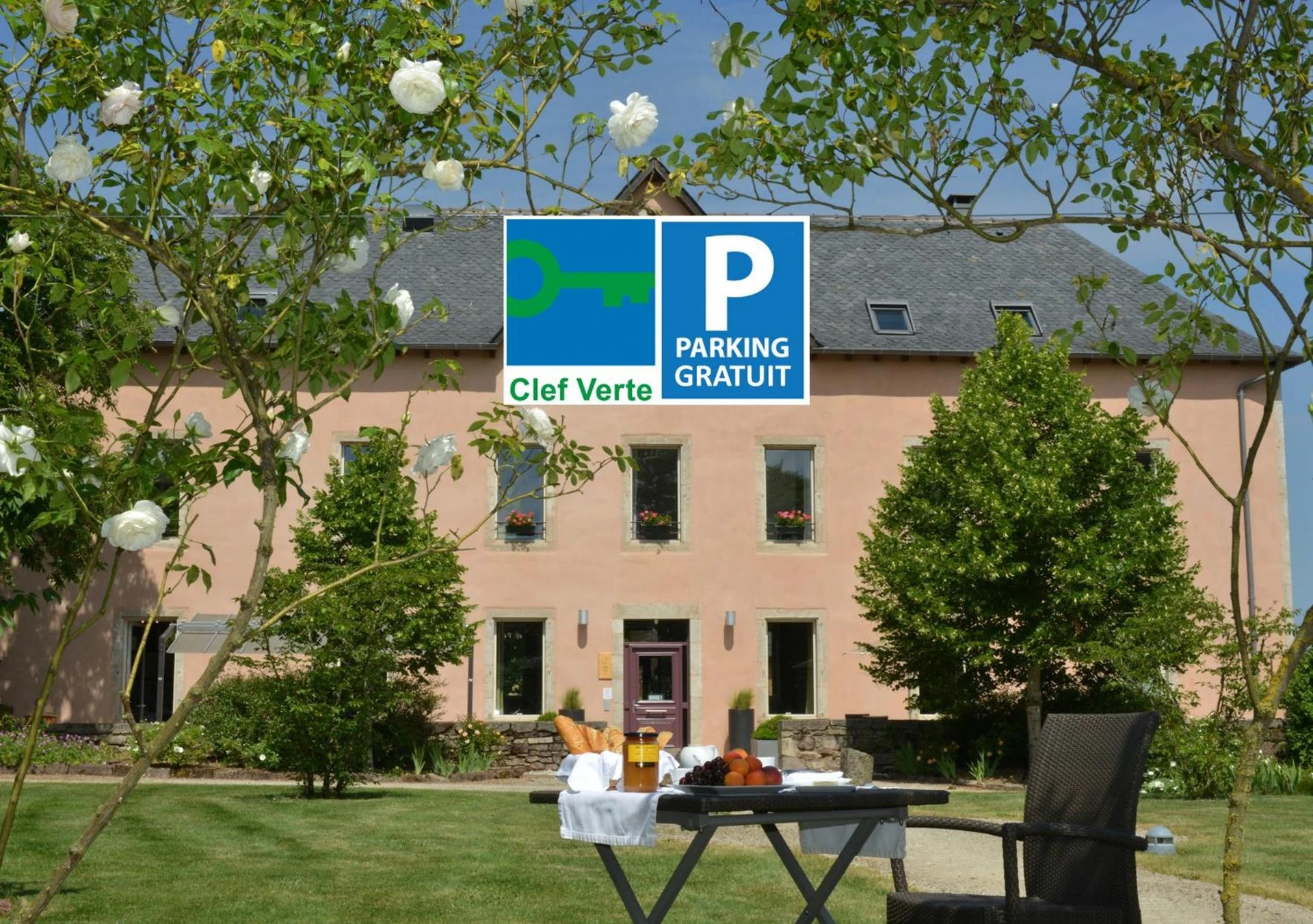 Organiser un séminaire d'entreprise : HÔTEL LA FERME DE BOURRAN RODEZ - parking privé gratuit à rodez