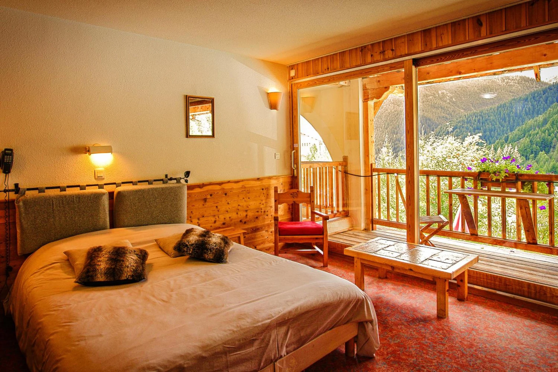 Chambre disponible pour un séminaire d'entreprise à Hôtel & Spa La Ferme de l'Izoard - Arvieux
