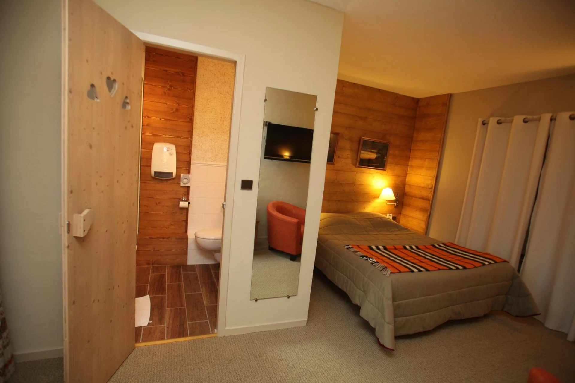 Chambre disponible pour un séminaire d'entreprise à Hôtel Restaurant La Ferme du Père François - Les Rousses