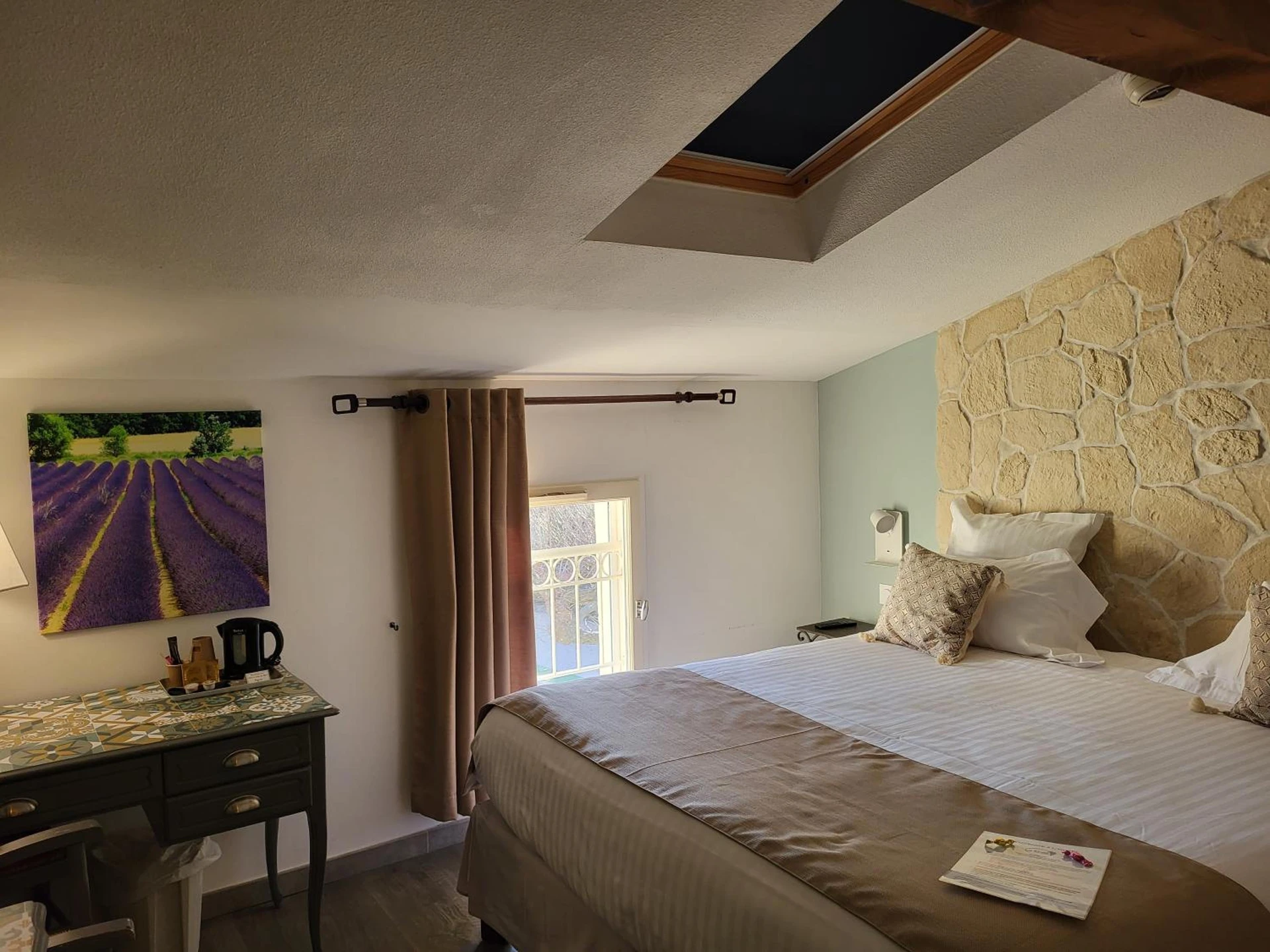 Chambre disponible pour un séminaire d'entreprise à Logis Hotel la Ferme - Avignon