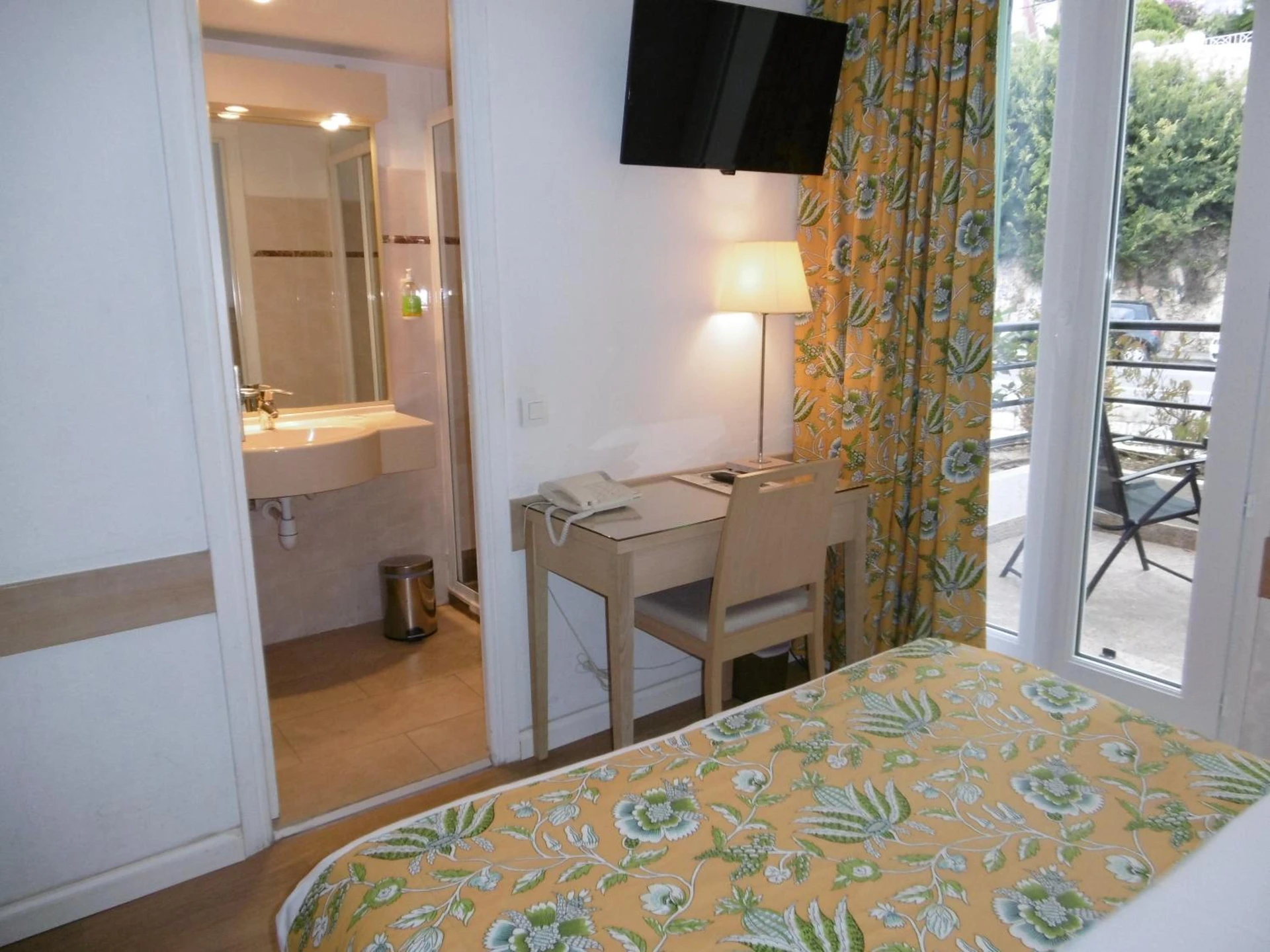 Magnifique chambre pour un séminaire d'entreprise à Hôtel La Flore - Villefranche-sur-Mer