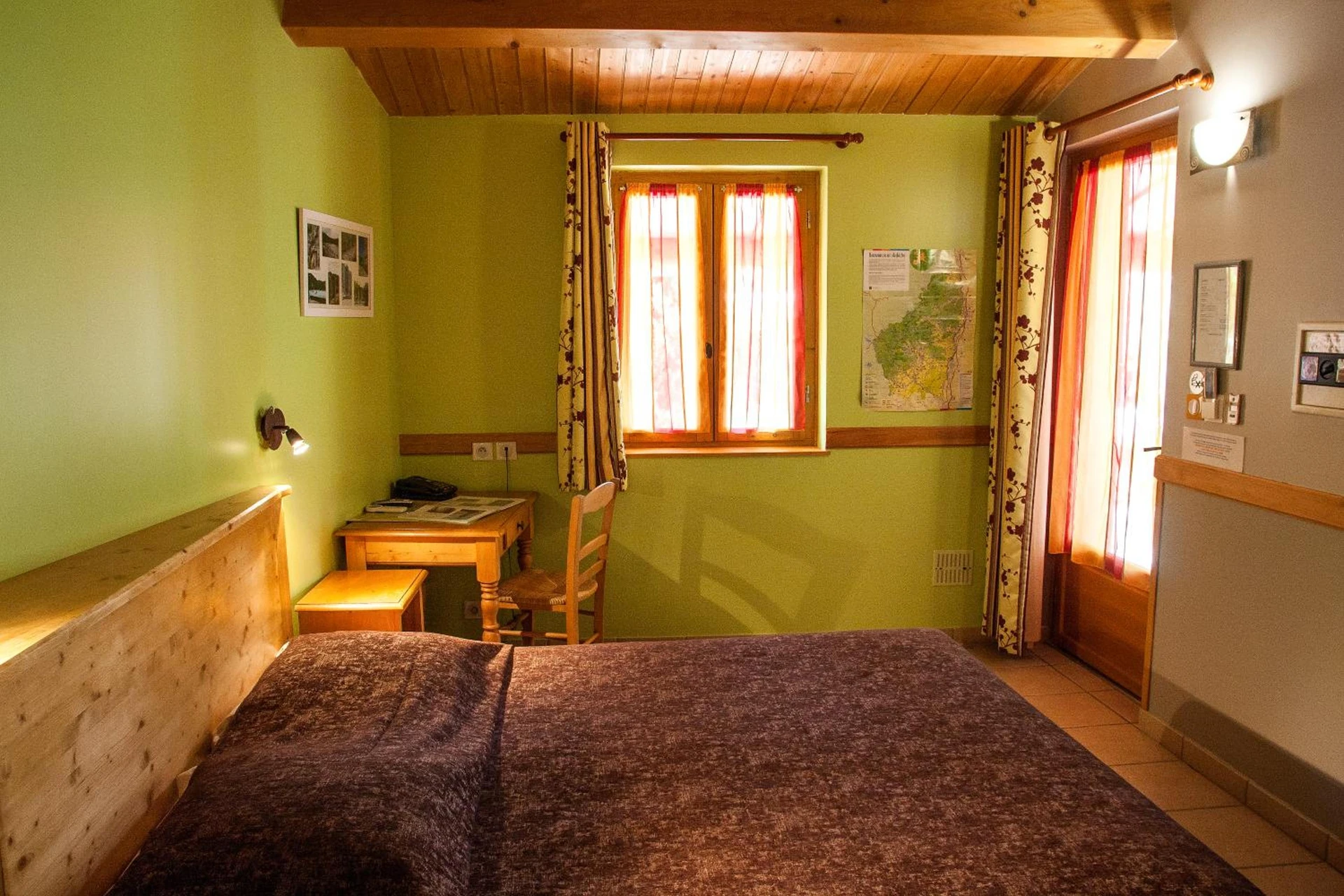 Chambre disponible pour un séminaire d'entreprise à Hôtel La Garenne - Labeaume
