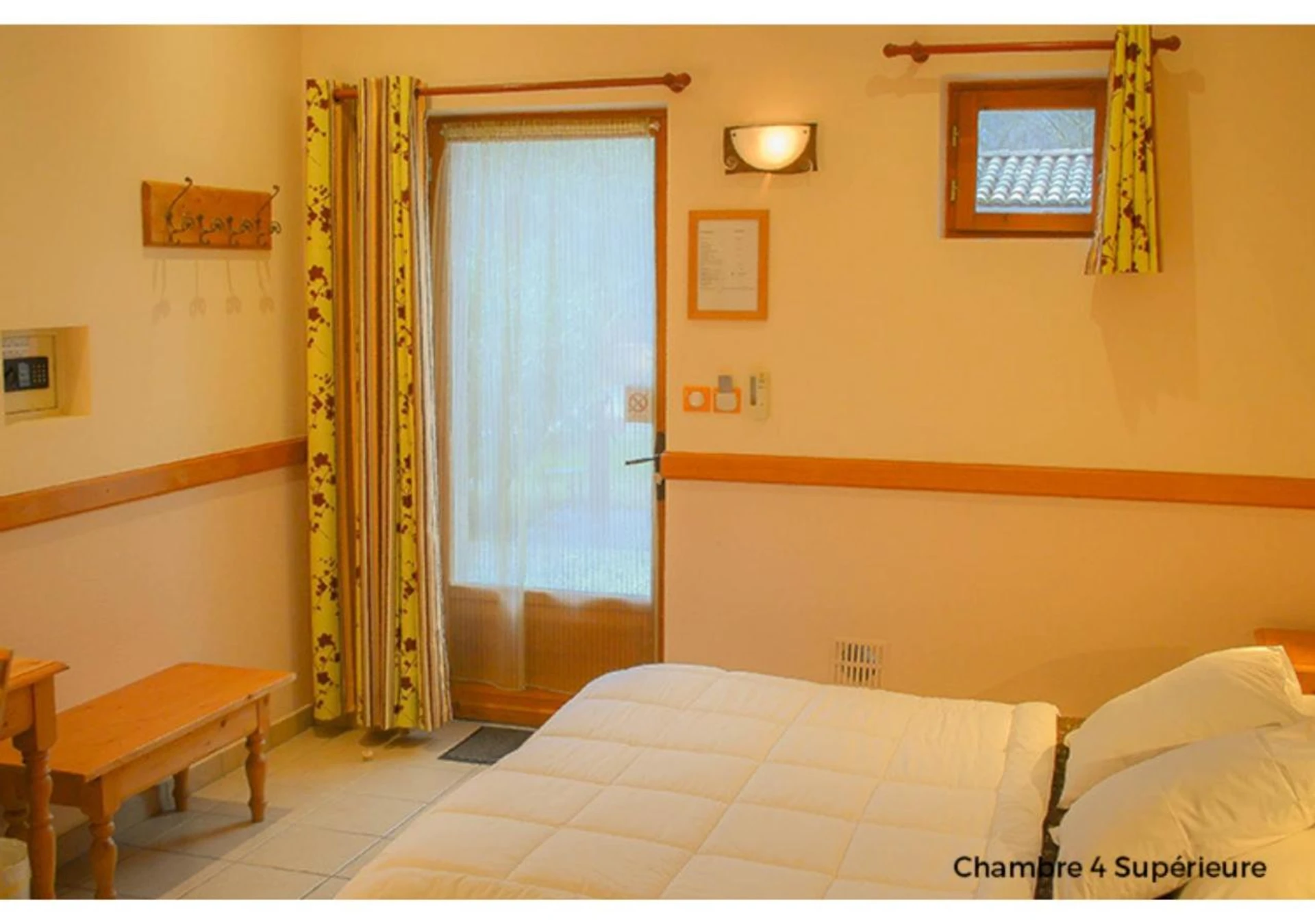 Chambre disponible pour un séminaire d'entreprise à Hôtel La Garenne - Labeaume