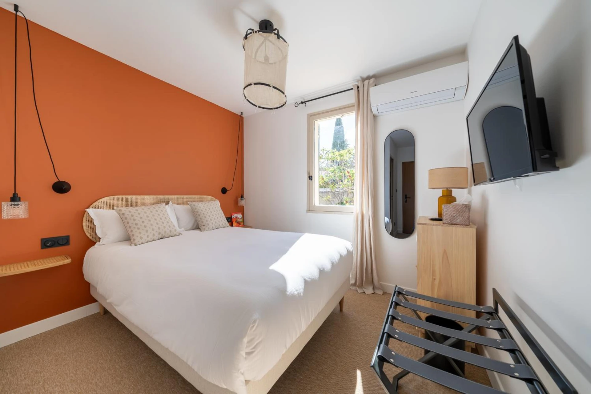 Chambre disponible pour un séminaire d'entreprise à Hôtel La Garrigue & Bar Piscine - Venasque