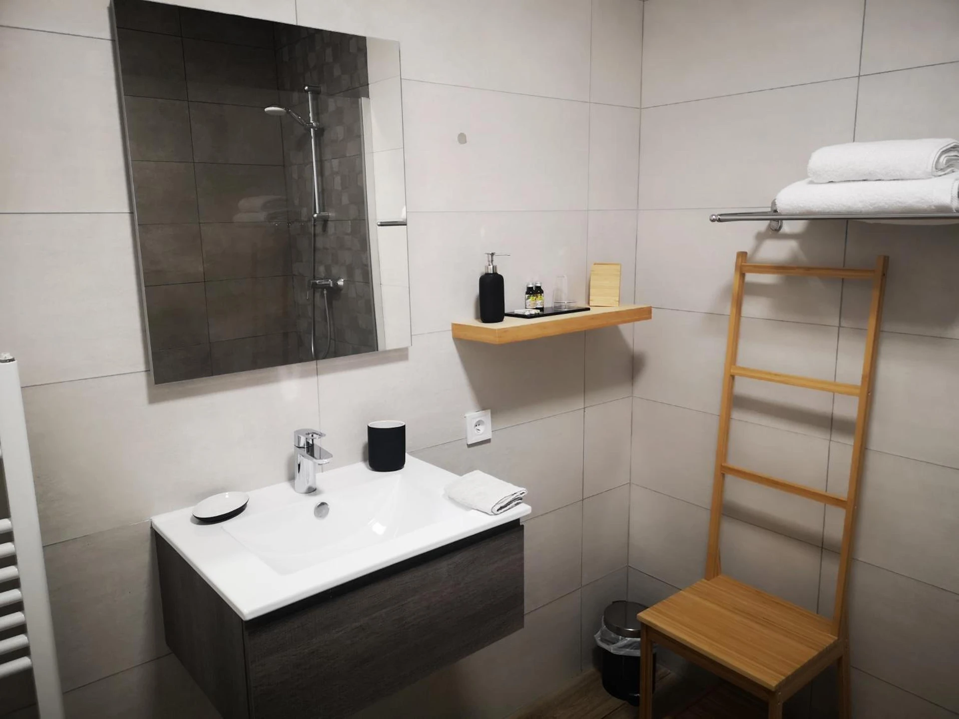 Chambre disponible pour un séminaire d'entreprise à LOGIS-Hôtel-Restaurant La Gentilhommière - Artres