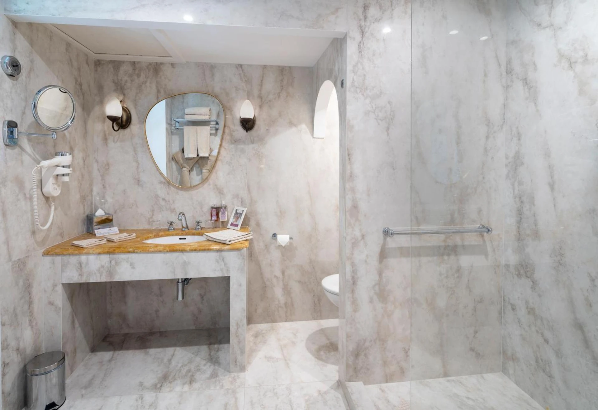 Chambre disponible pour un séminaire d'entreprise à Hôtel - Restaurant & Spa La Magdeleine - Mathias Dandine - Gémenos