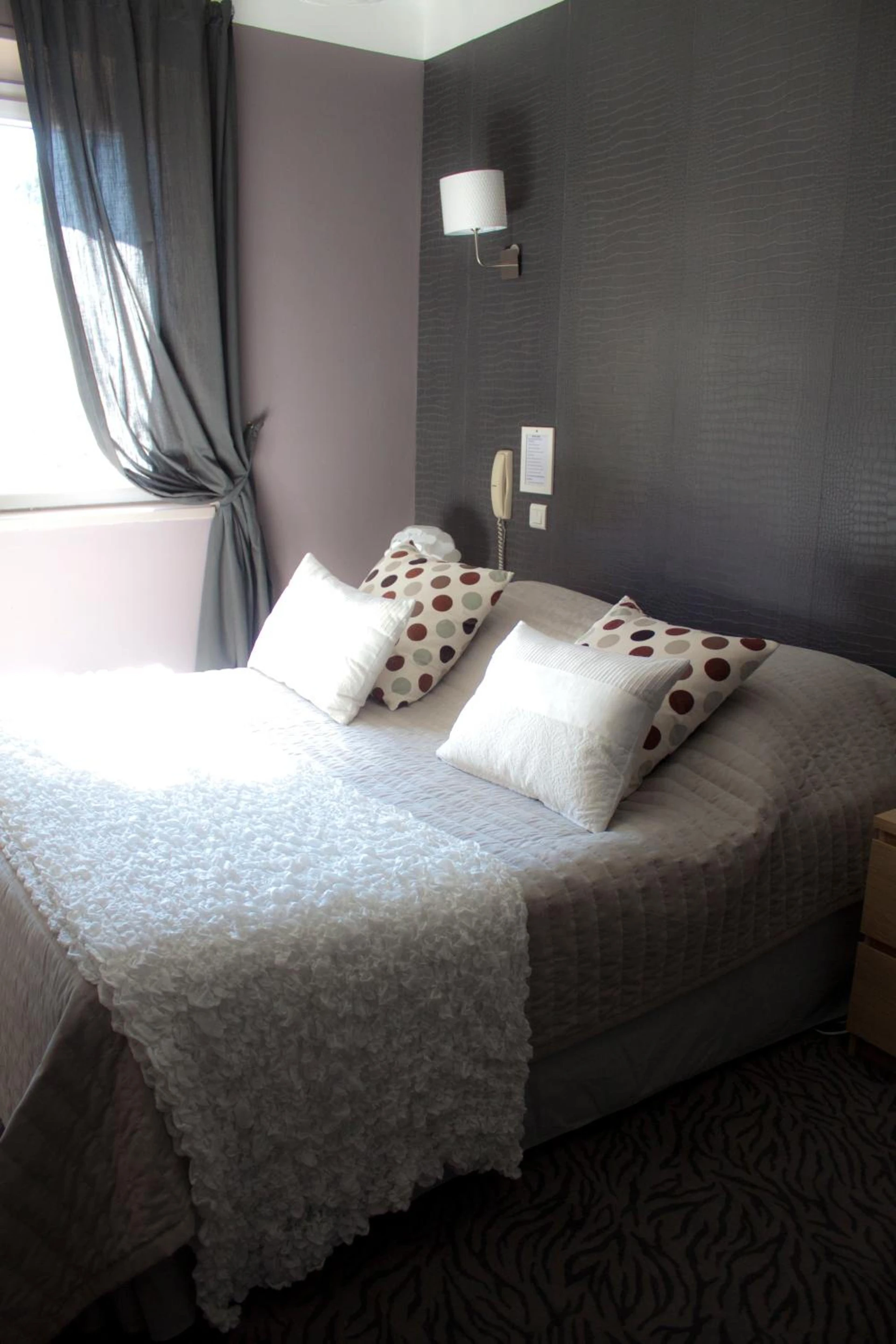 Chambre disponible pour un séminaire d'entreprise à Logis Hôtel La Magnanerie - Côté Bistro - Aubignosc
