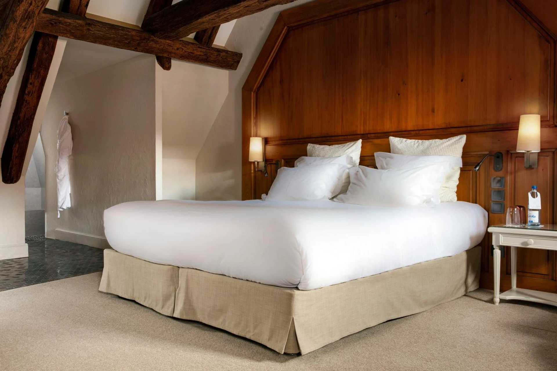 Chambre disponible pour un séminaire d'entreprise à Relais & Châteaux La Maison Des Têtes - Colmar