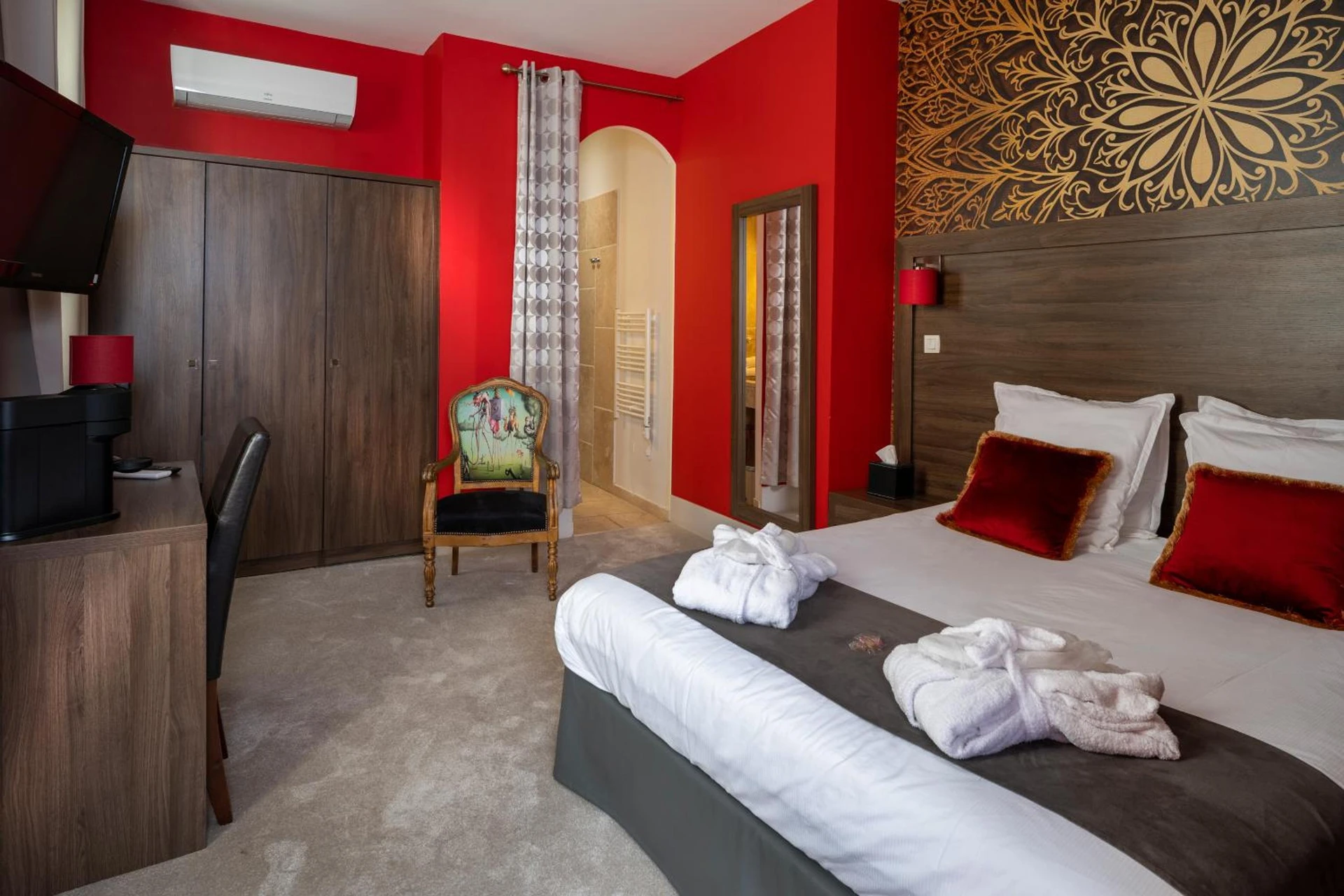 Magnifique chambre pour un séminaire d'entreprise à Hôtel LA MARGELLE - Pernes-les-Fontaines