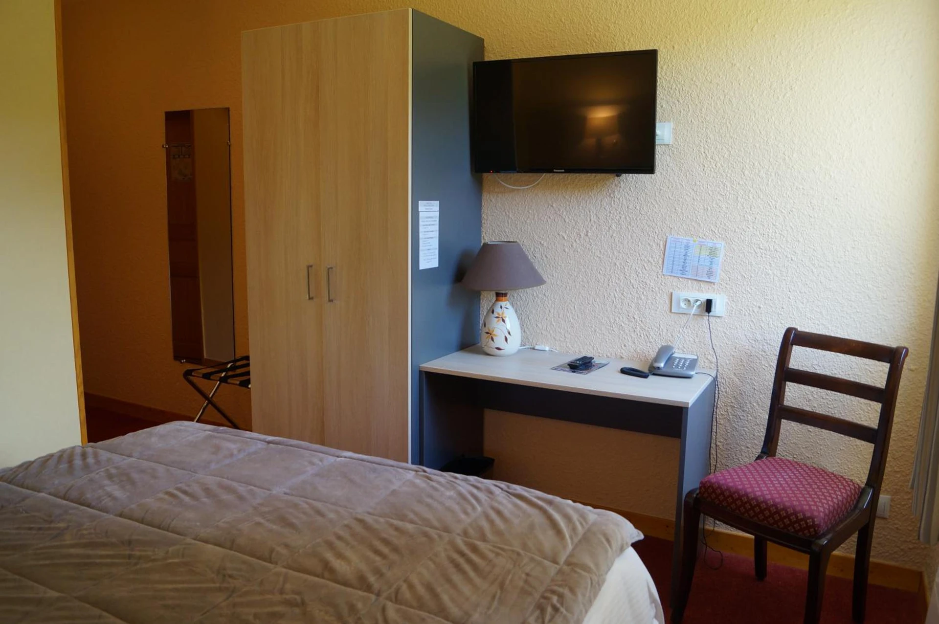 Chambre disponible pour un séminaire d'entreprise à Hotel Restaurant La Martiniere - Montélier