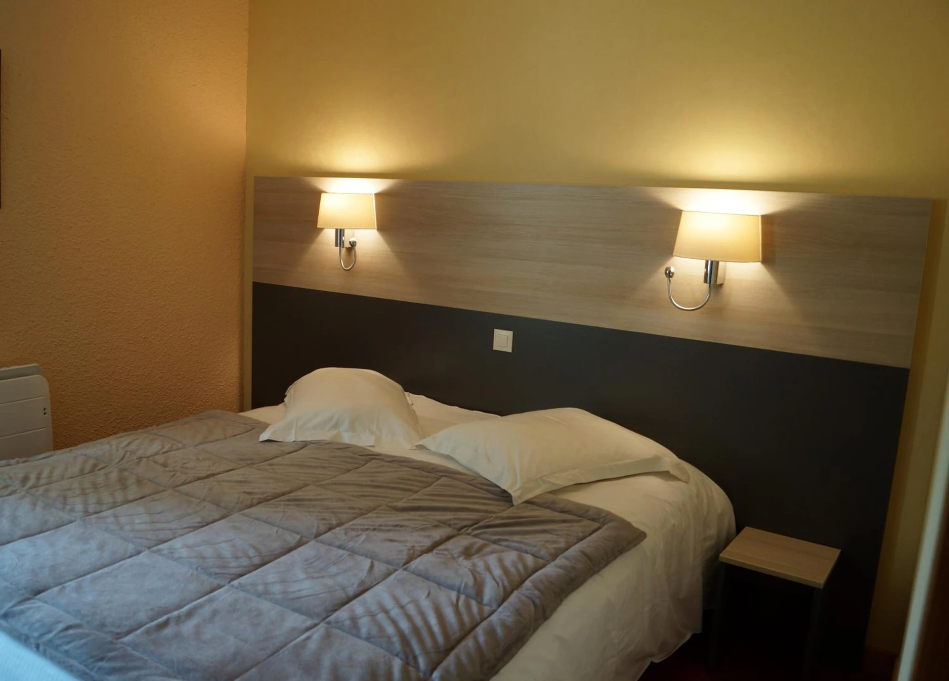 Chambre disponible pour un séminaire d'entreprise à Hotel Restaurant La Martiniere - Montélier