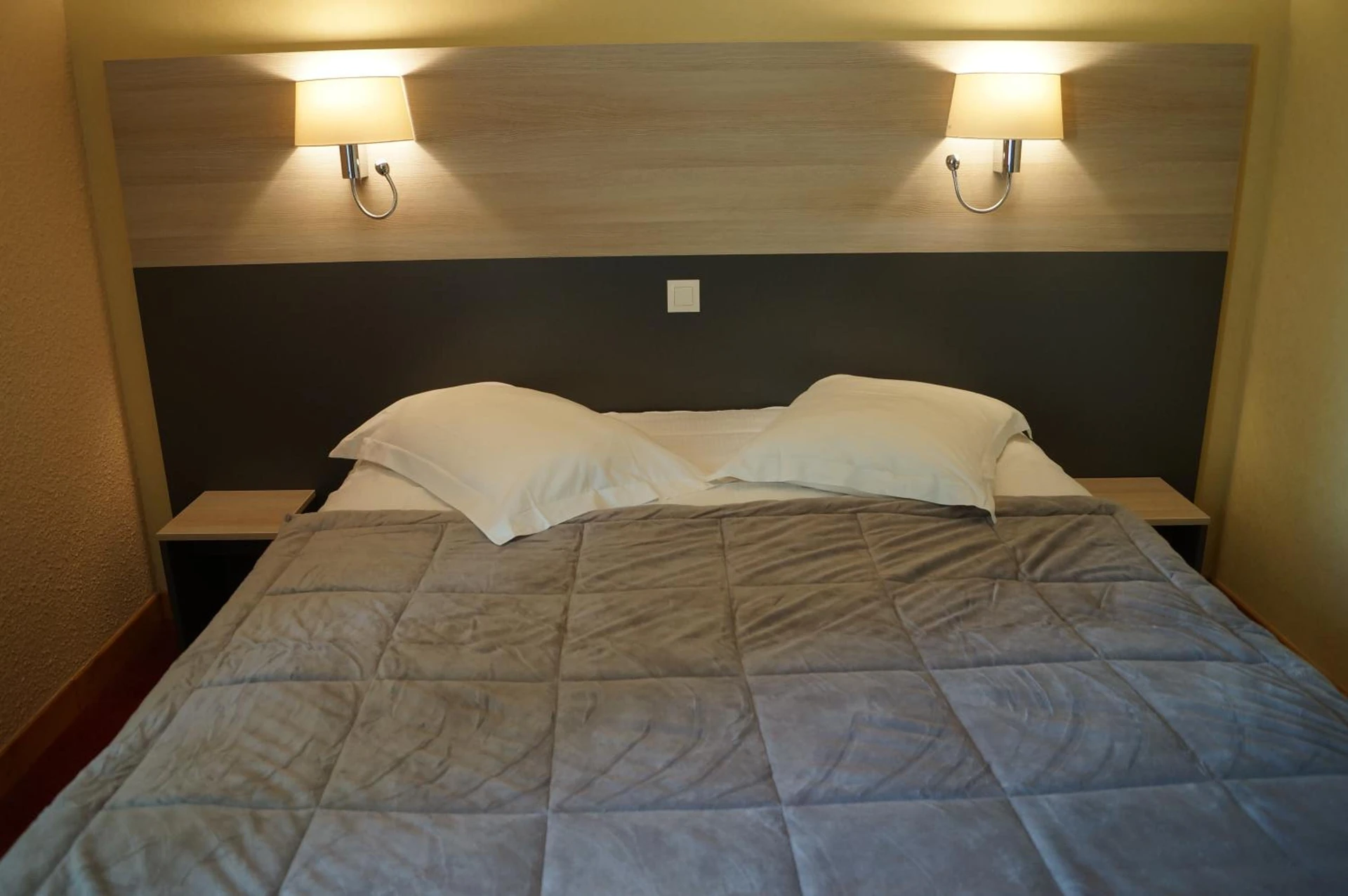Magnifique chambre pour un séminaire d'entreprise à Hotel Restaurant La Martiniere - Montélier