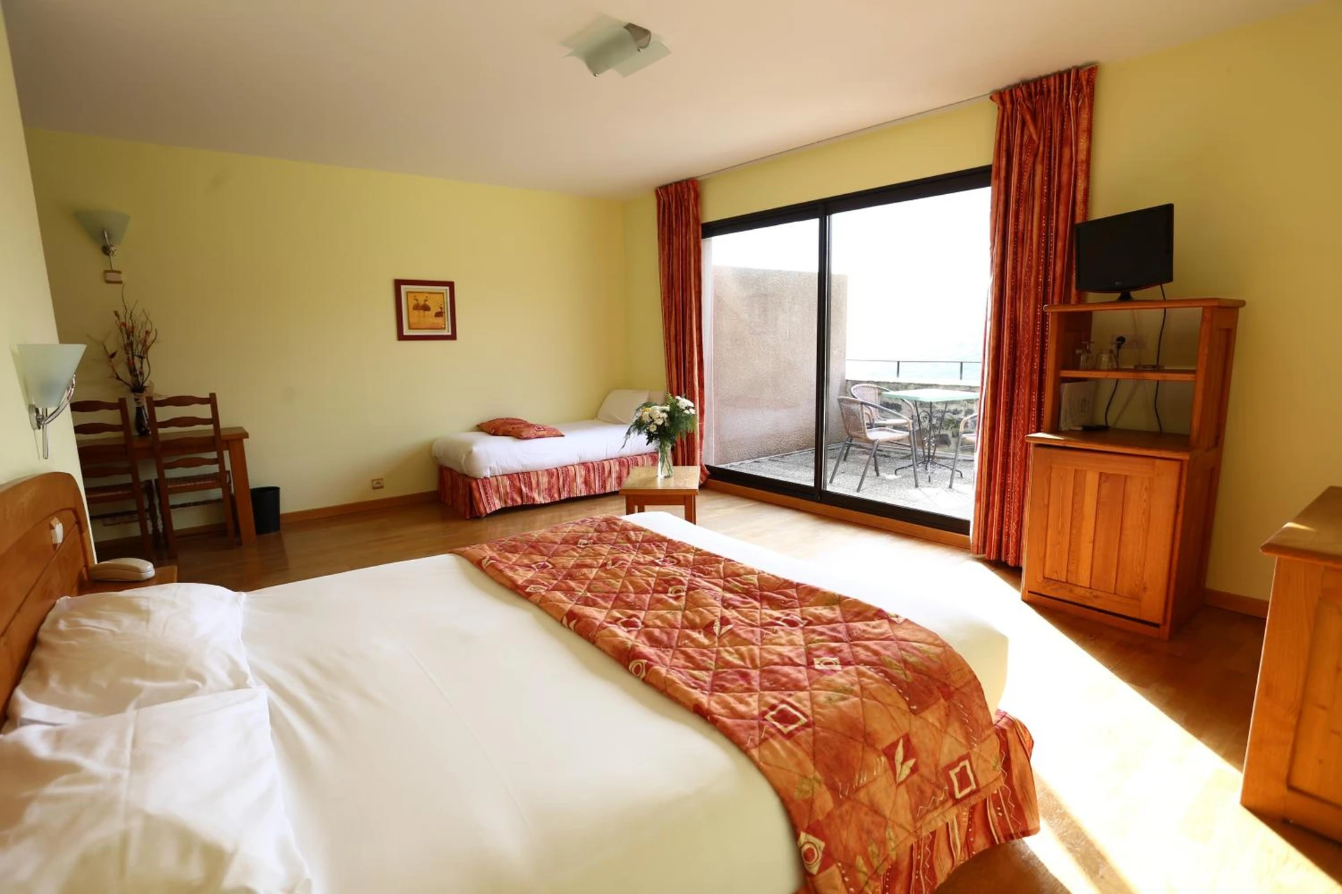 Chambre disponible pour un séminaire d'entreprise à Logis Hôtel-restaurant La Mère Biquette - Saint-Pons