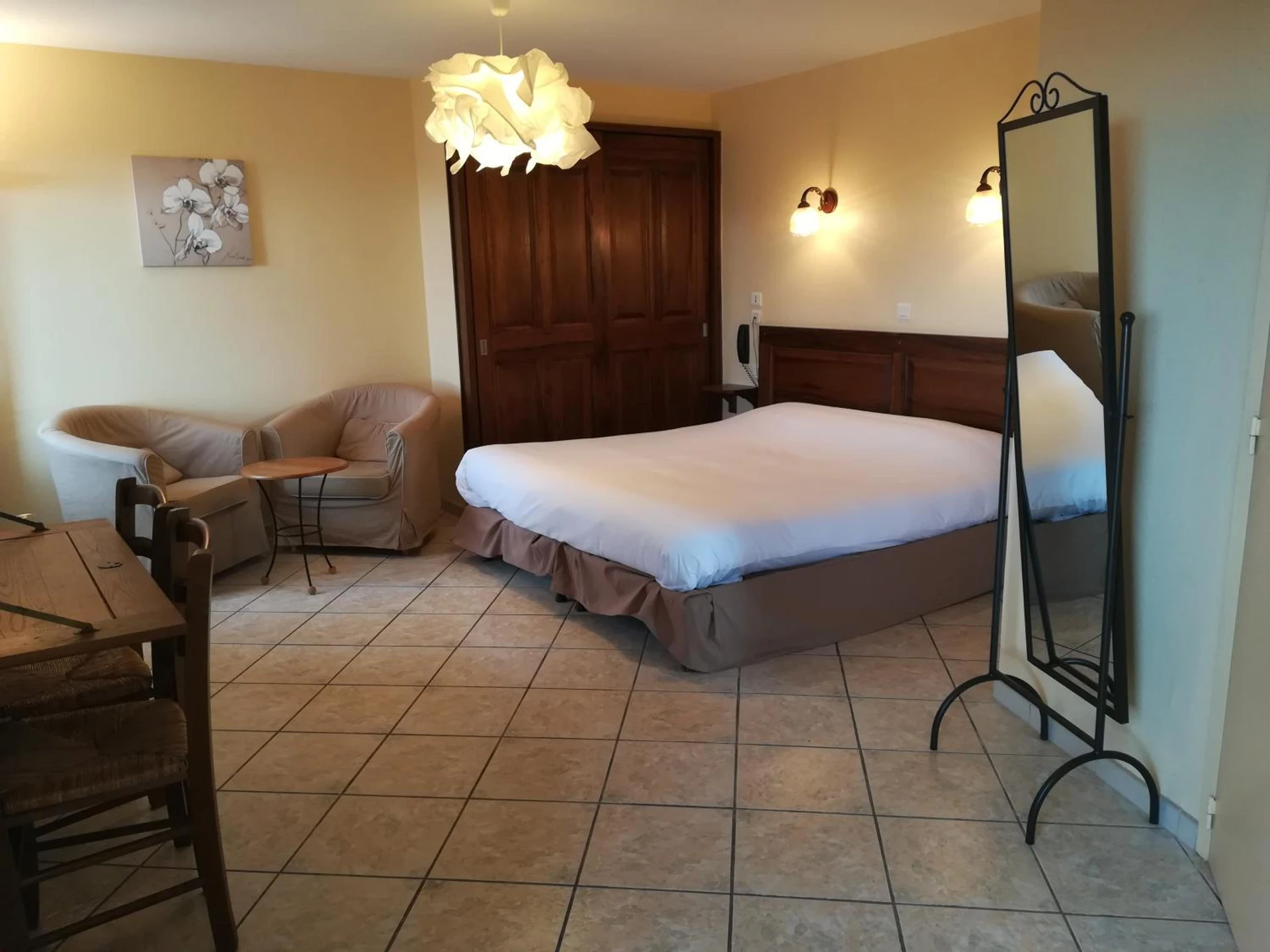 Magnifique chambre pour un séminaire d'entreprise à Logis Hôtel-restaurant La Mère Biquette - Saint-Pons