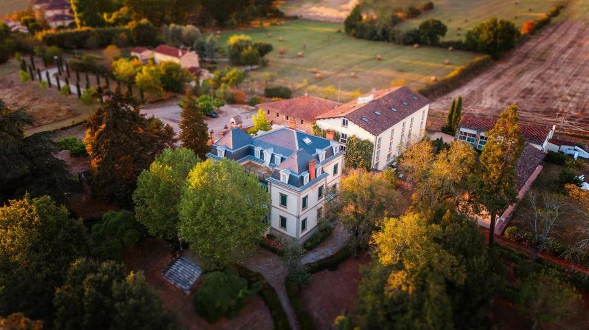 Organiser un séminaire d'entreprise : Contact Hôtel La Métairie à cordes-sur-ciel