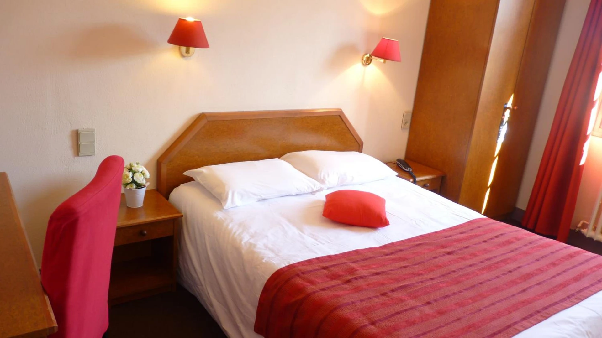 Magnifique chambre pour un séminaire d'entreprise à Hôtel-Restaurant La P'tite Auberge - Lillebonne