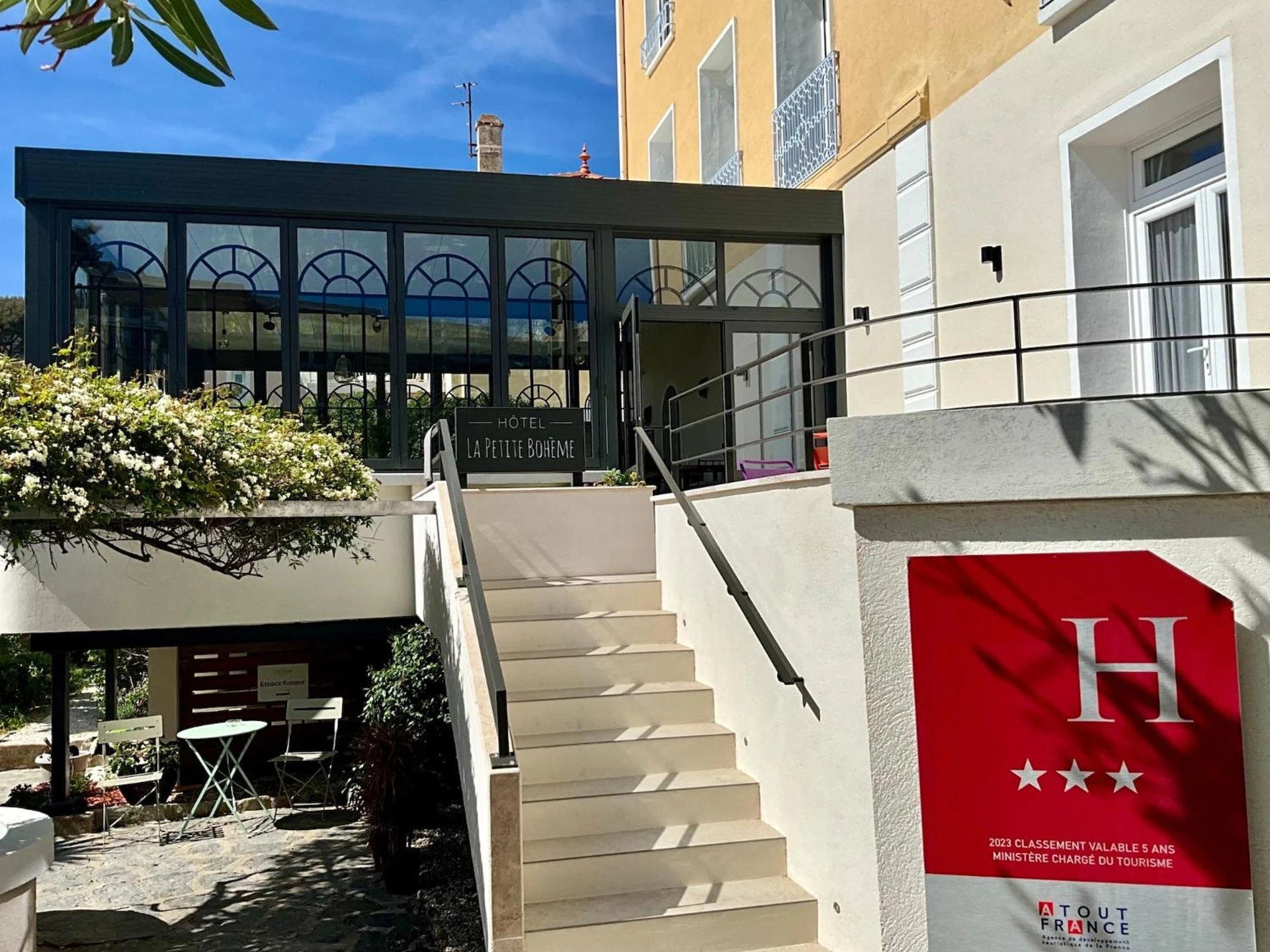 Salle de séminaire à Hôtel La Petite Bohème - Organiser un événement professionnel à Le Lavandou