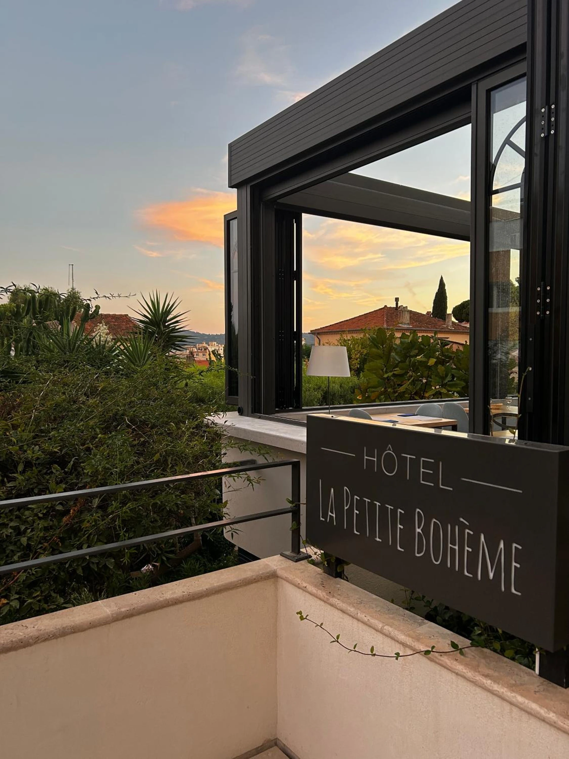 Ambiance de travail pour séminaire d'entreprise à Hôtel La Petite Bohème - Le Lavandou