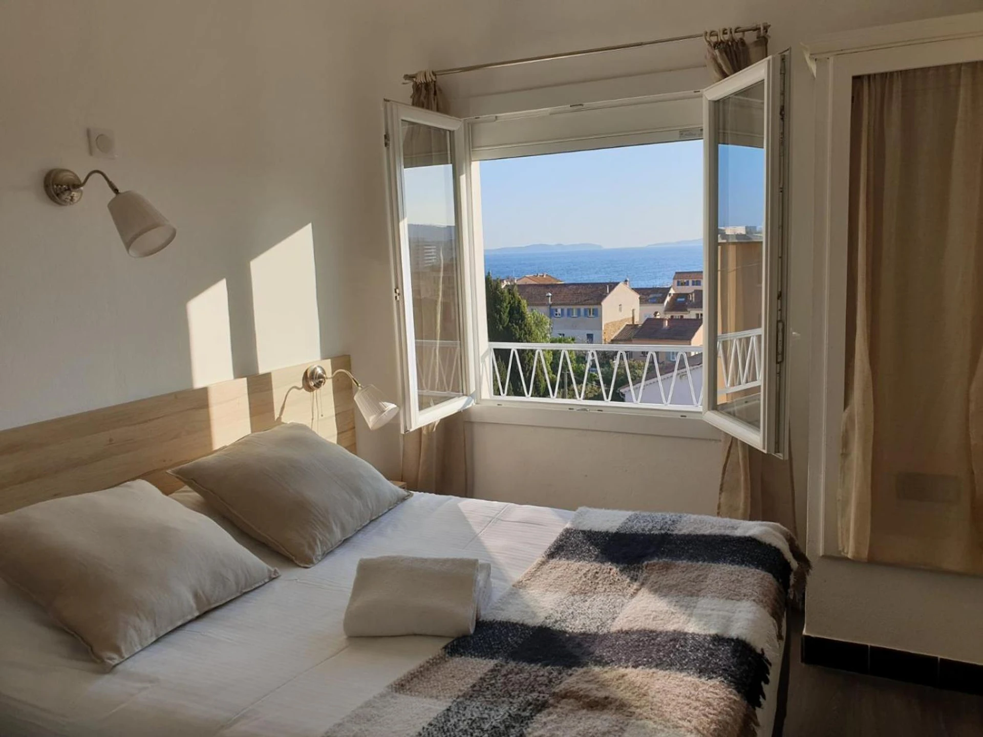 Chambre disponible pour un séminaire d'entreprise à Hôtel La Petite Bohème - Le Lavandou