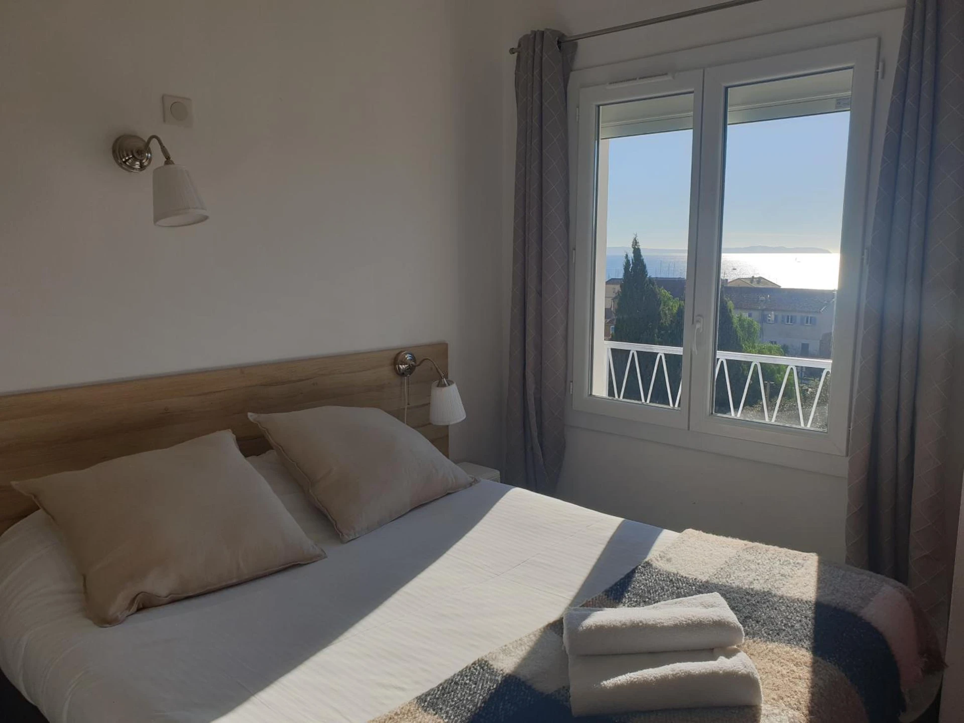 Chambre disponible pour un séminaire d'entreprise à Hôtel La Petite Bohème - Le Lavandou